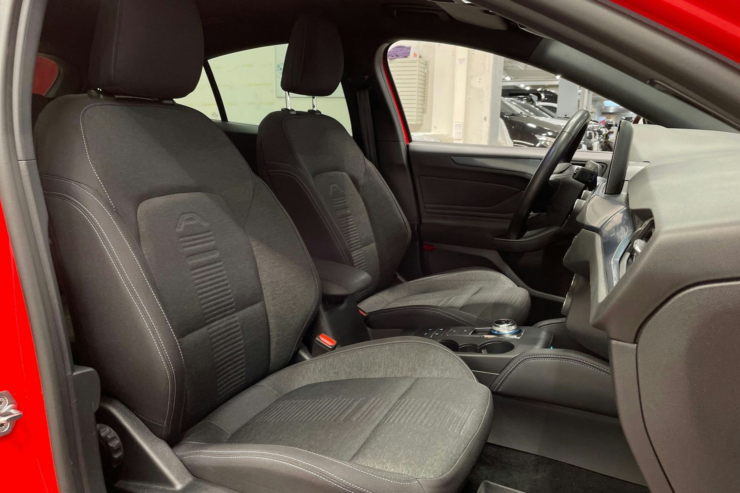 punainen Ford Focus 2022 kuva 29.