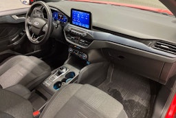 punainen Ford Focus 2022 kuva 30.