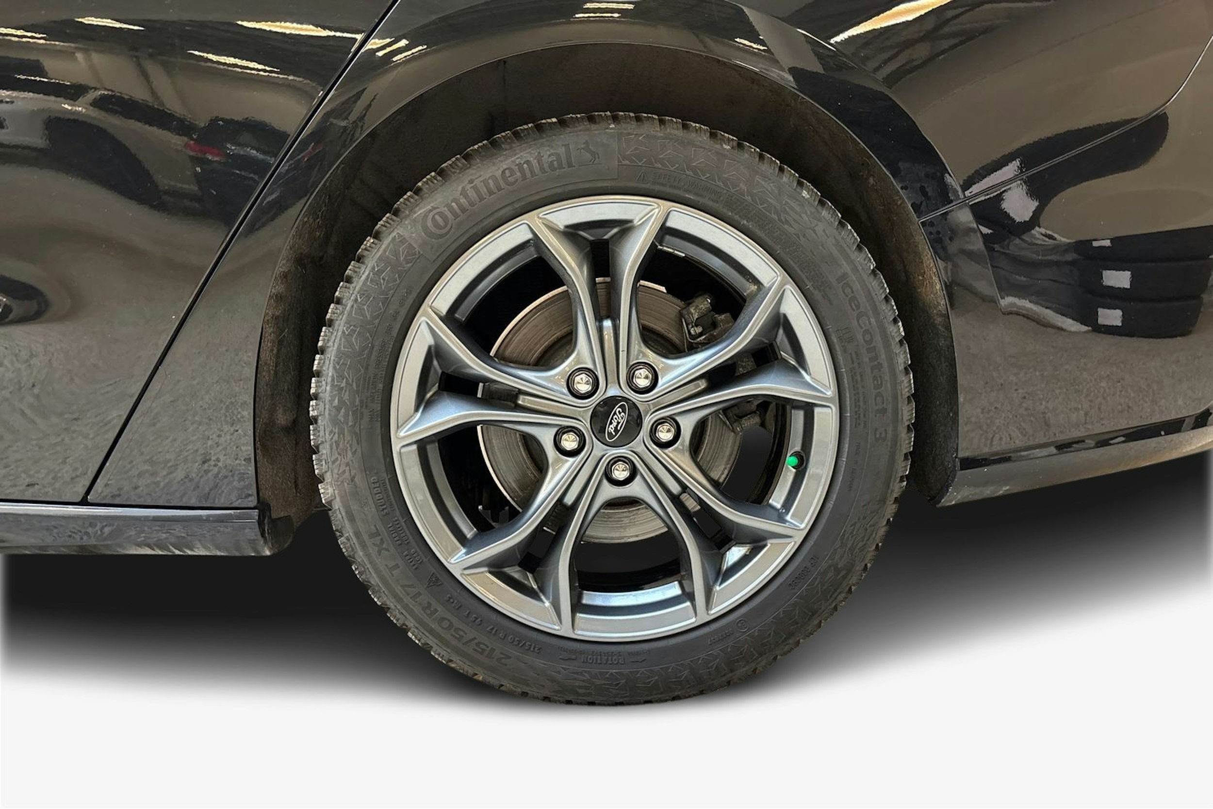 musta Ford Focus 2021 kuva 11.