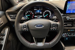 musta Ford Focus 2021 kuva 15.