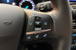 musta Ford Focus 2021 kuva 17.