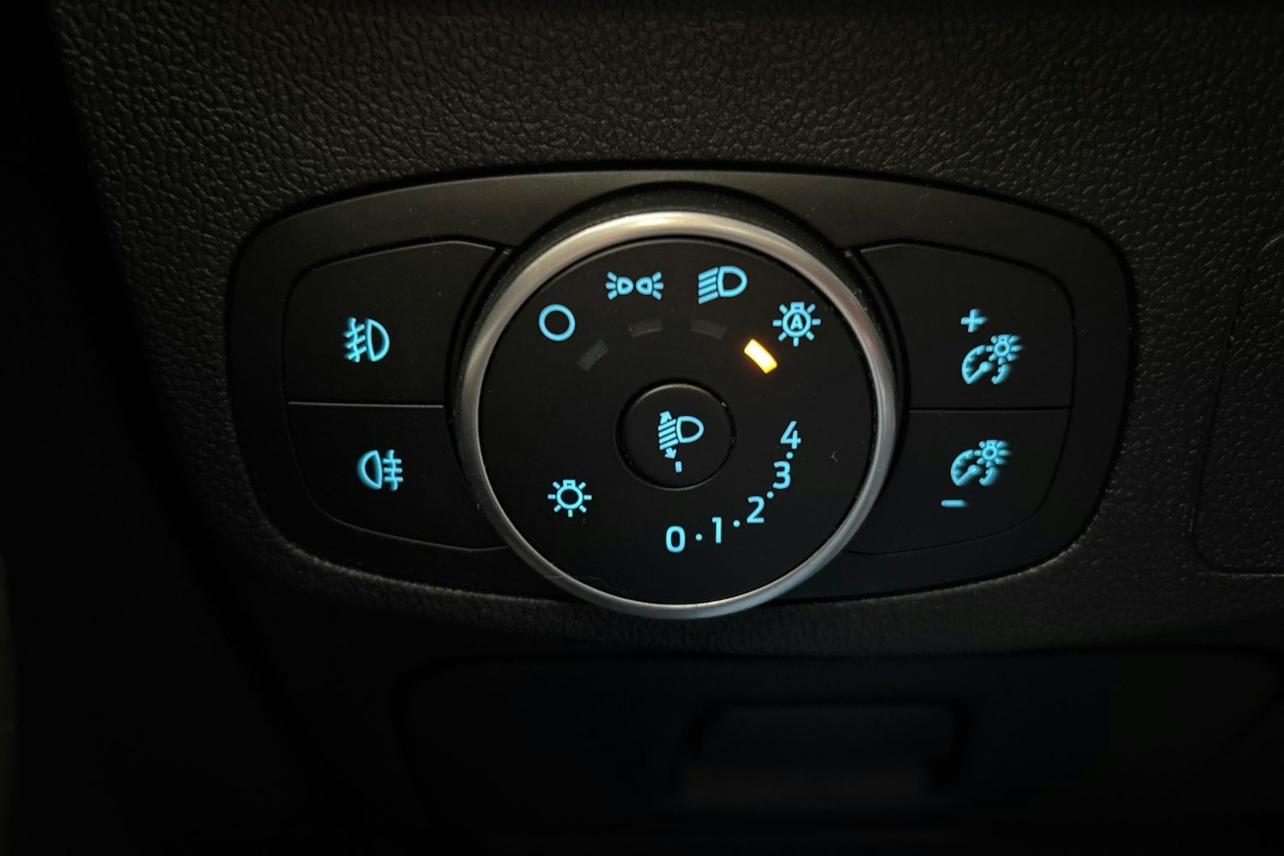 musta Ford Focus 2021 kuva 18.