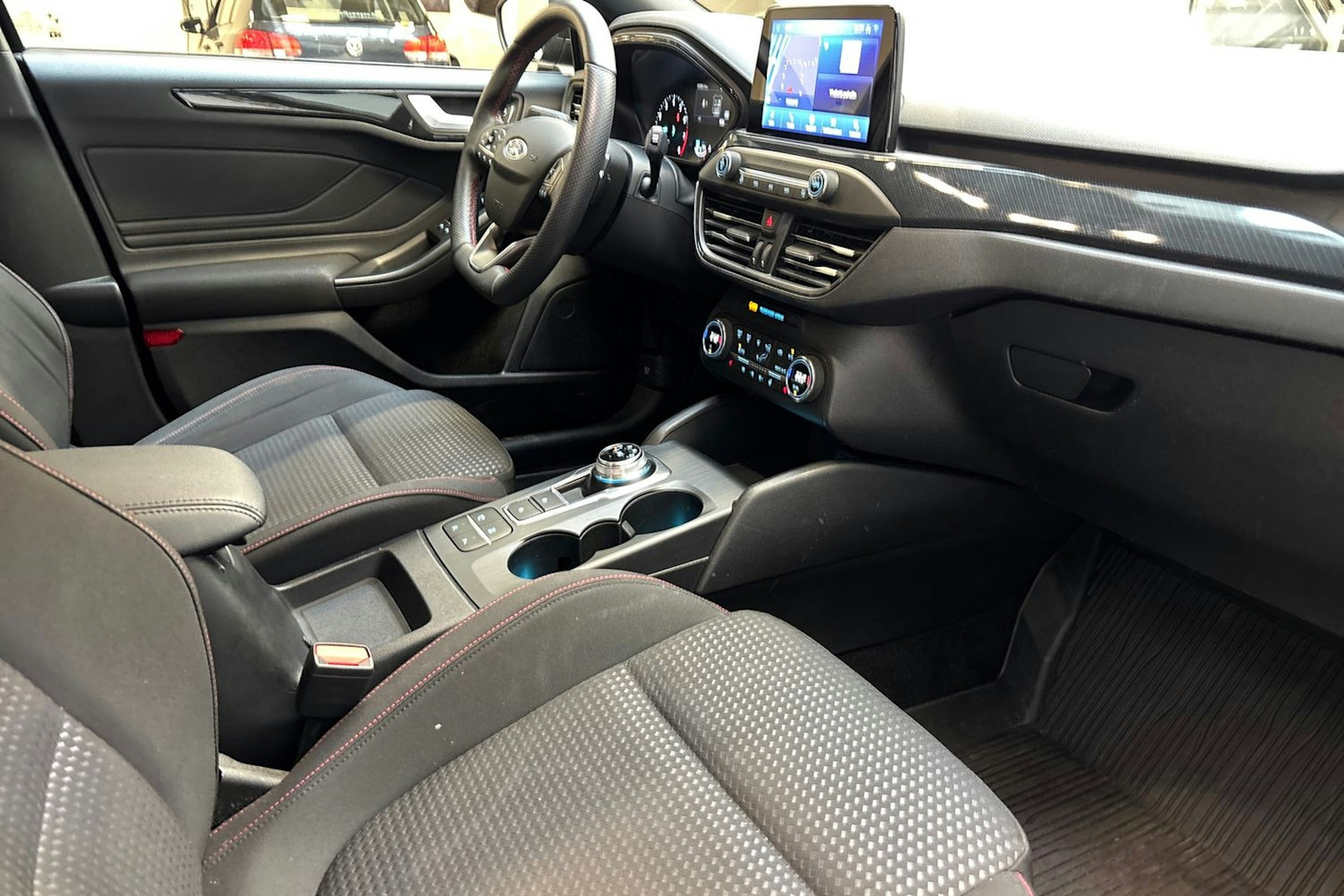 musta Ford Focus 2021 kuva 23.