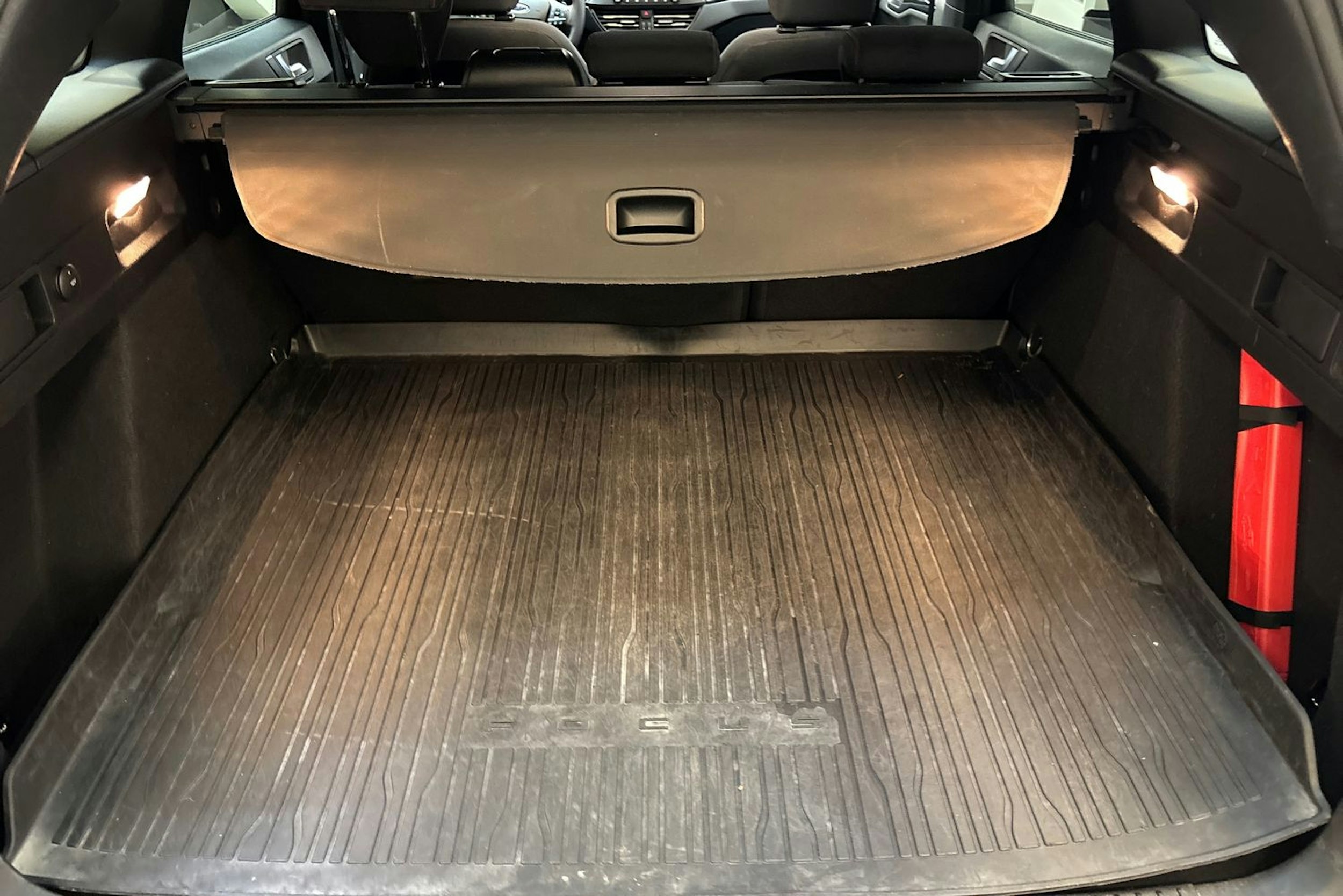 musta Ford Focus 2021 kuva 24.