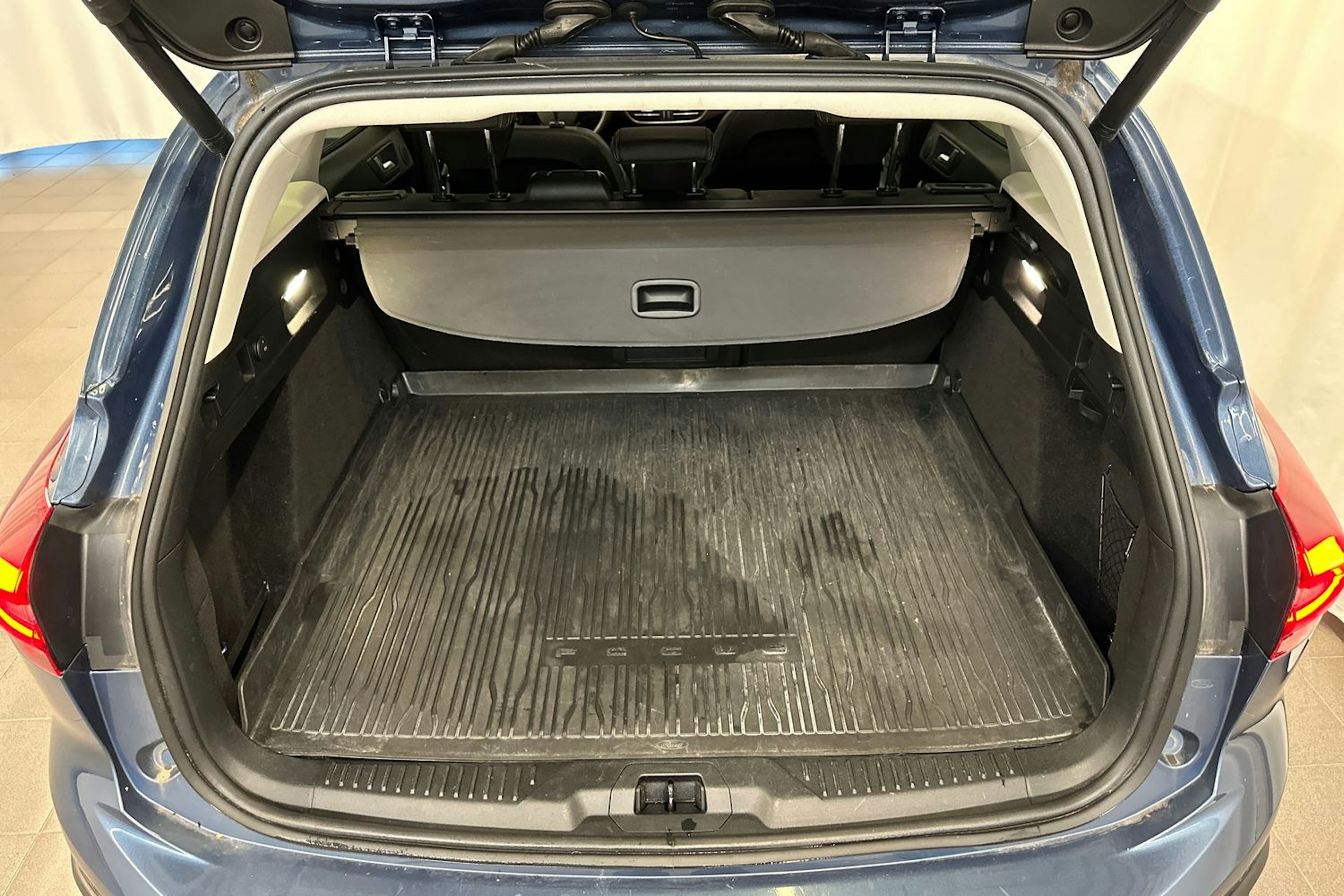 met. sininen Ford Focus 2022 kuva 14.