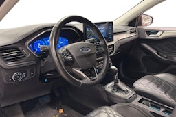 punainen Ford Focus 2022 kuva 3.