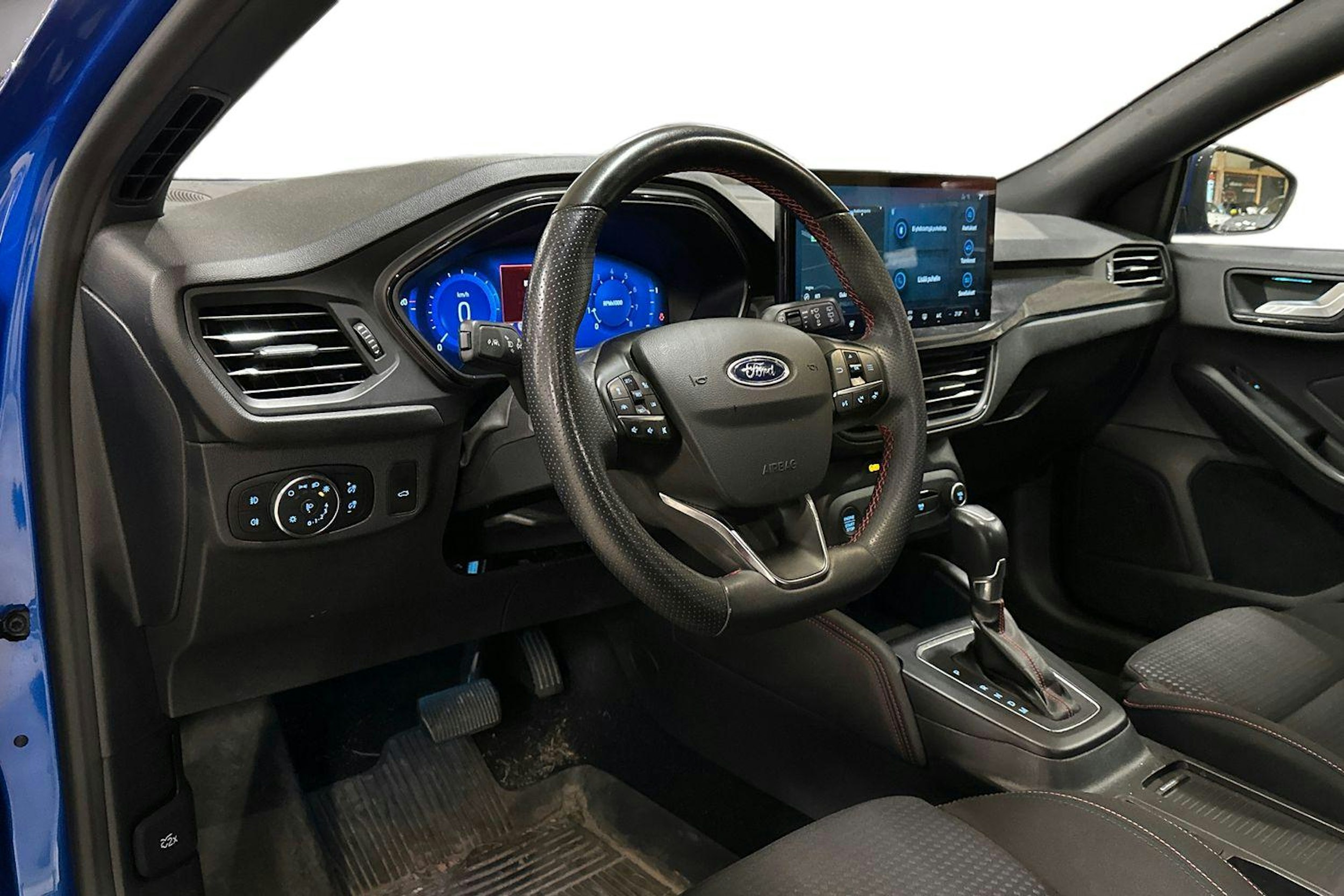 sininen Ford Focus 2022 kuva 3.