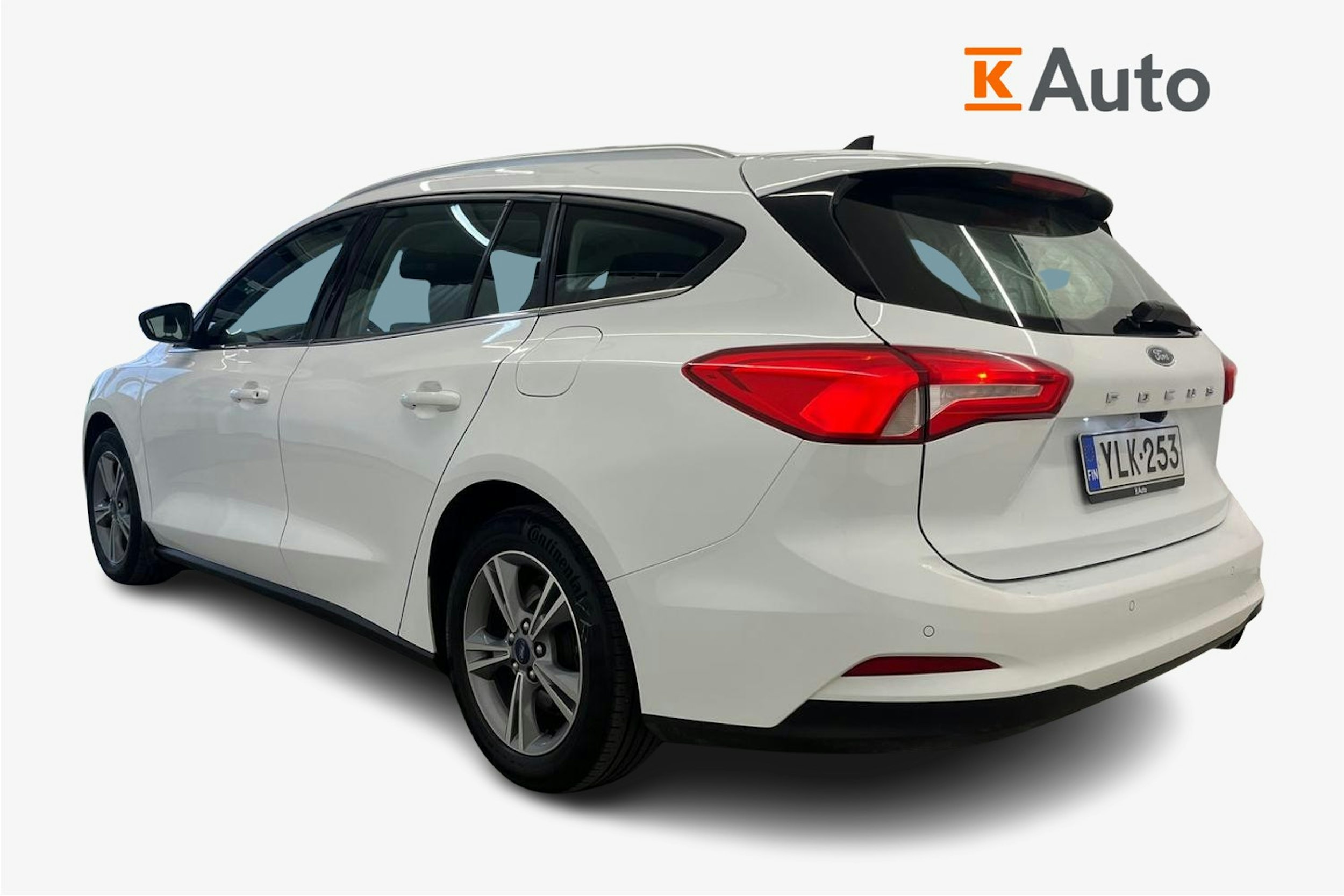 valkoinen Ford Focus 2022 kuva 2.
