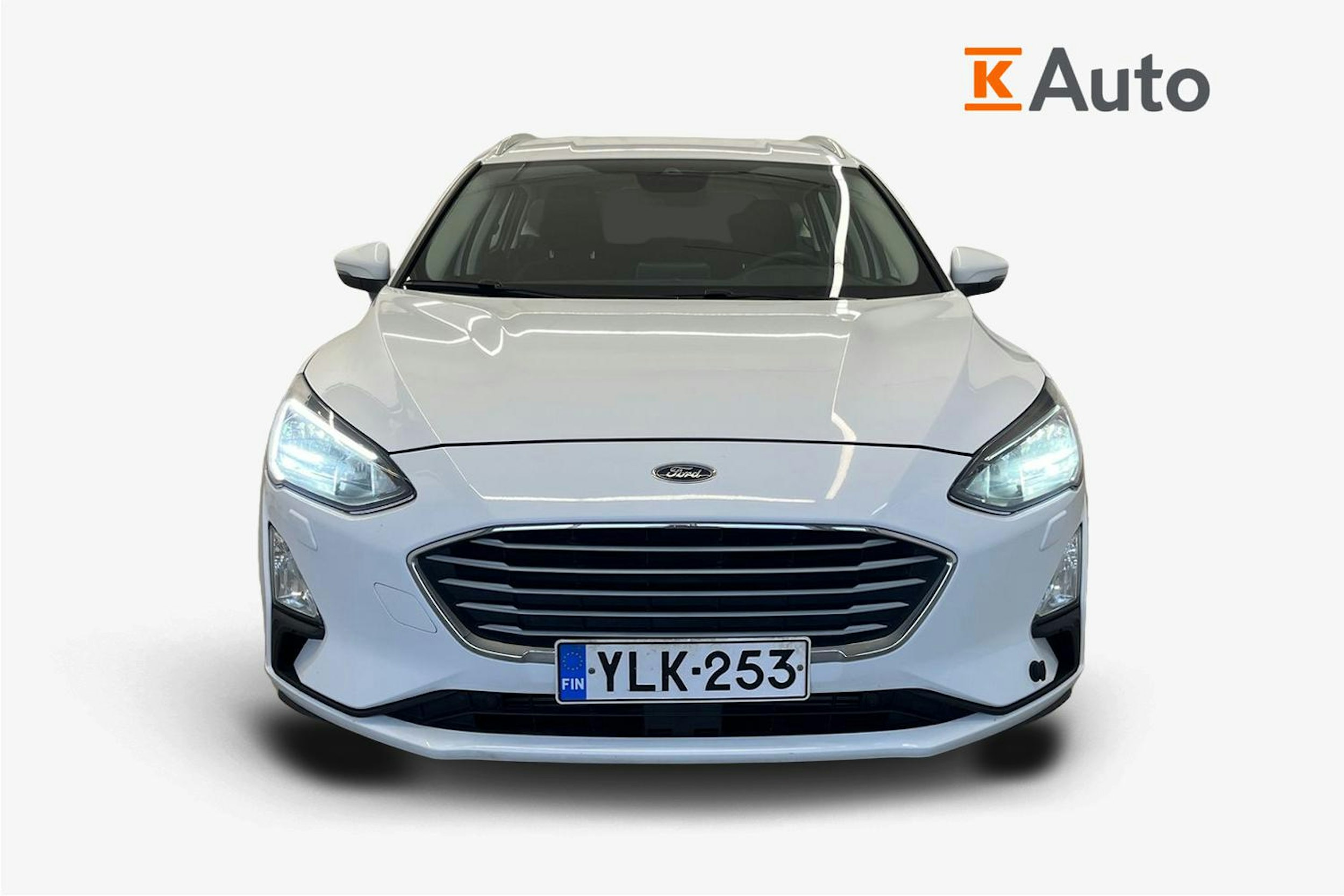 valkoinen Ford Focus 2022 kuva 5.