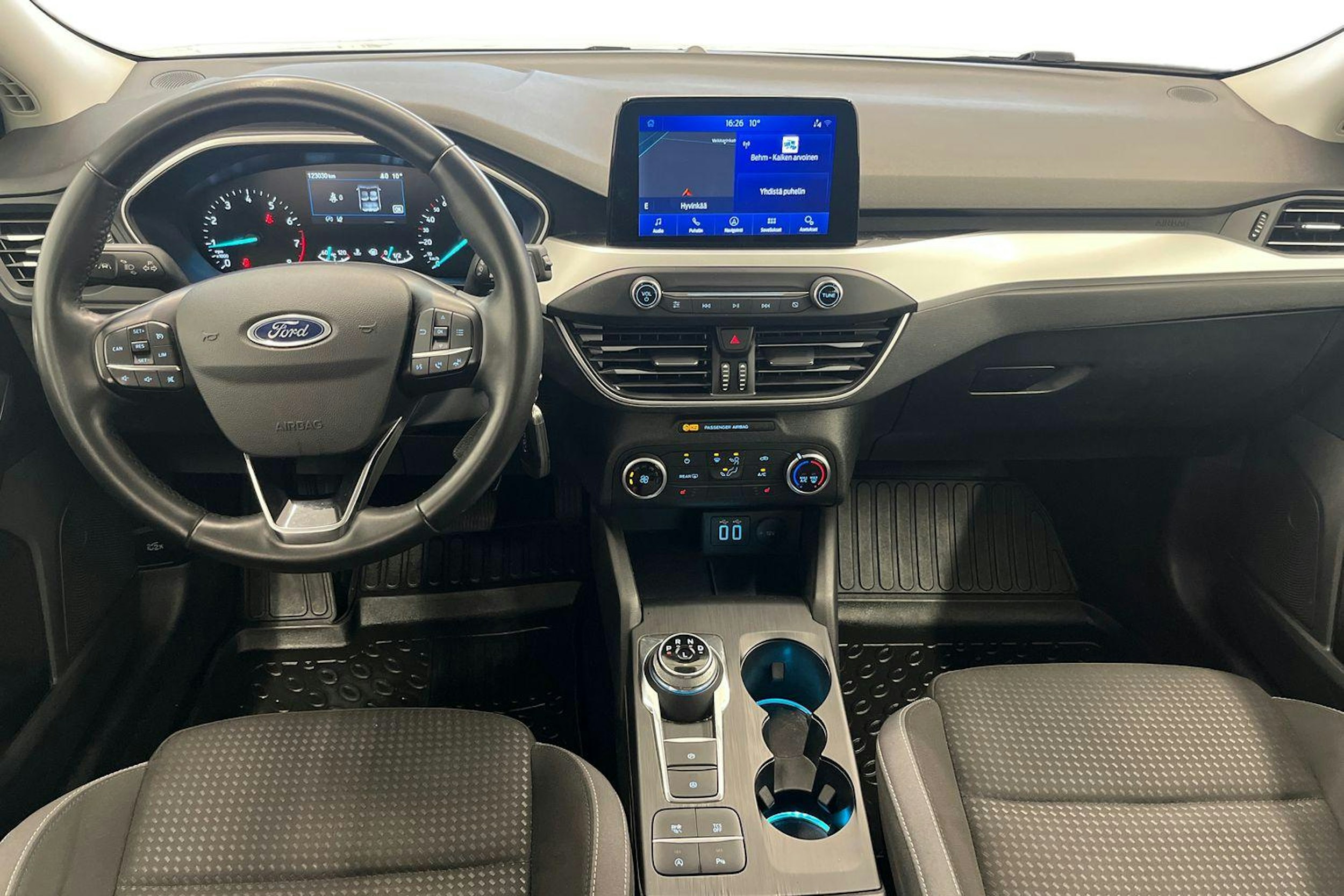 valkoinen Ford Focus 2022 kuva 9.
