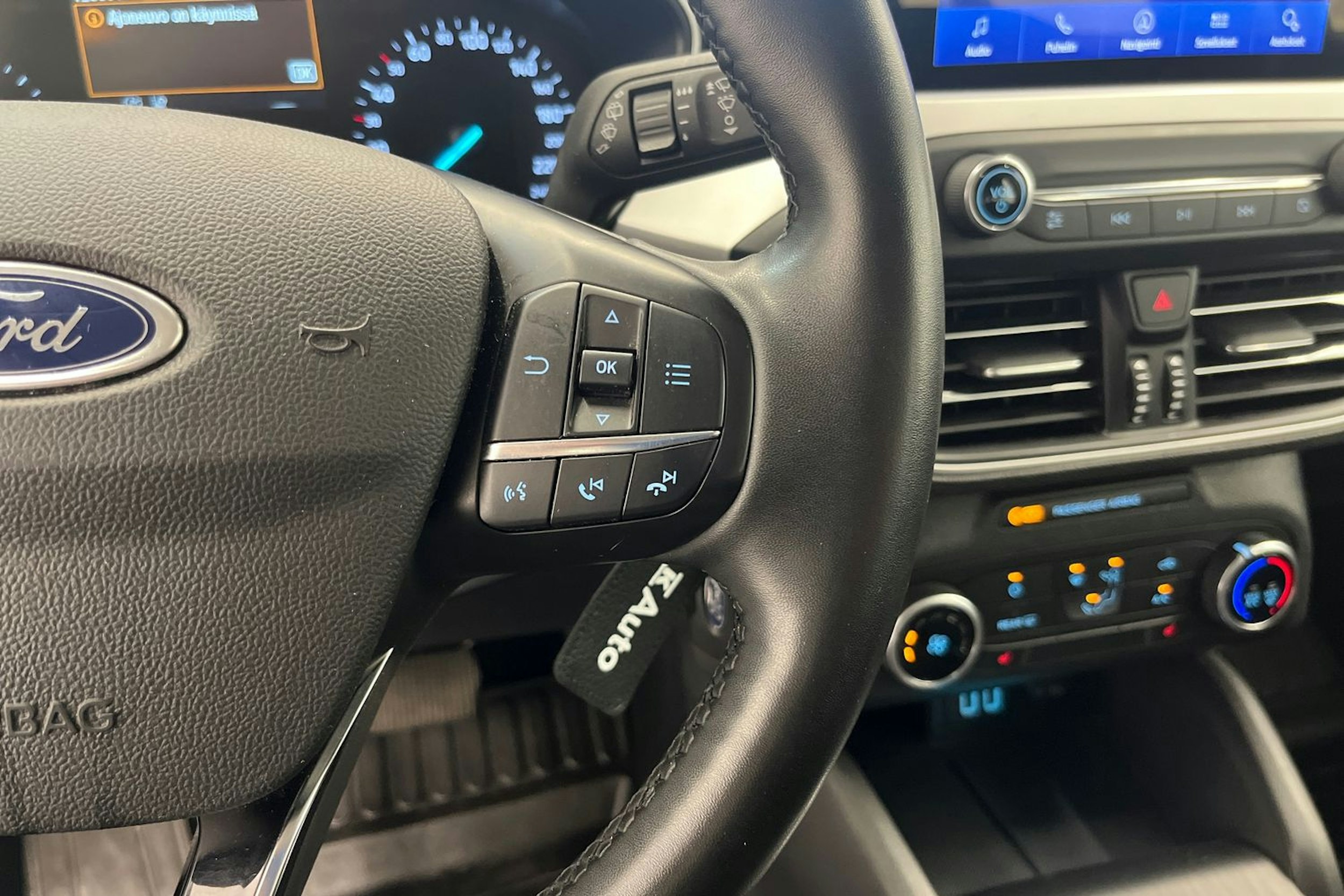valkoinen Ford Focus 2022 kuva 16.