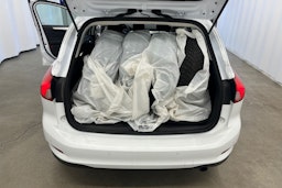 valkoinen Ford Focus 2022 kuva 21.
