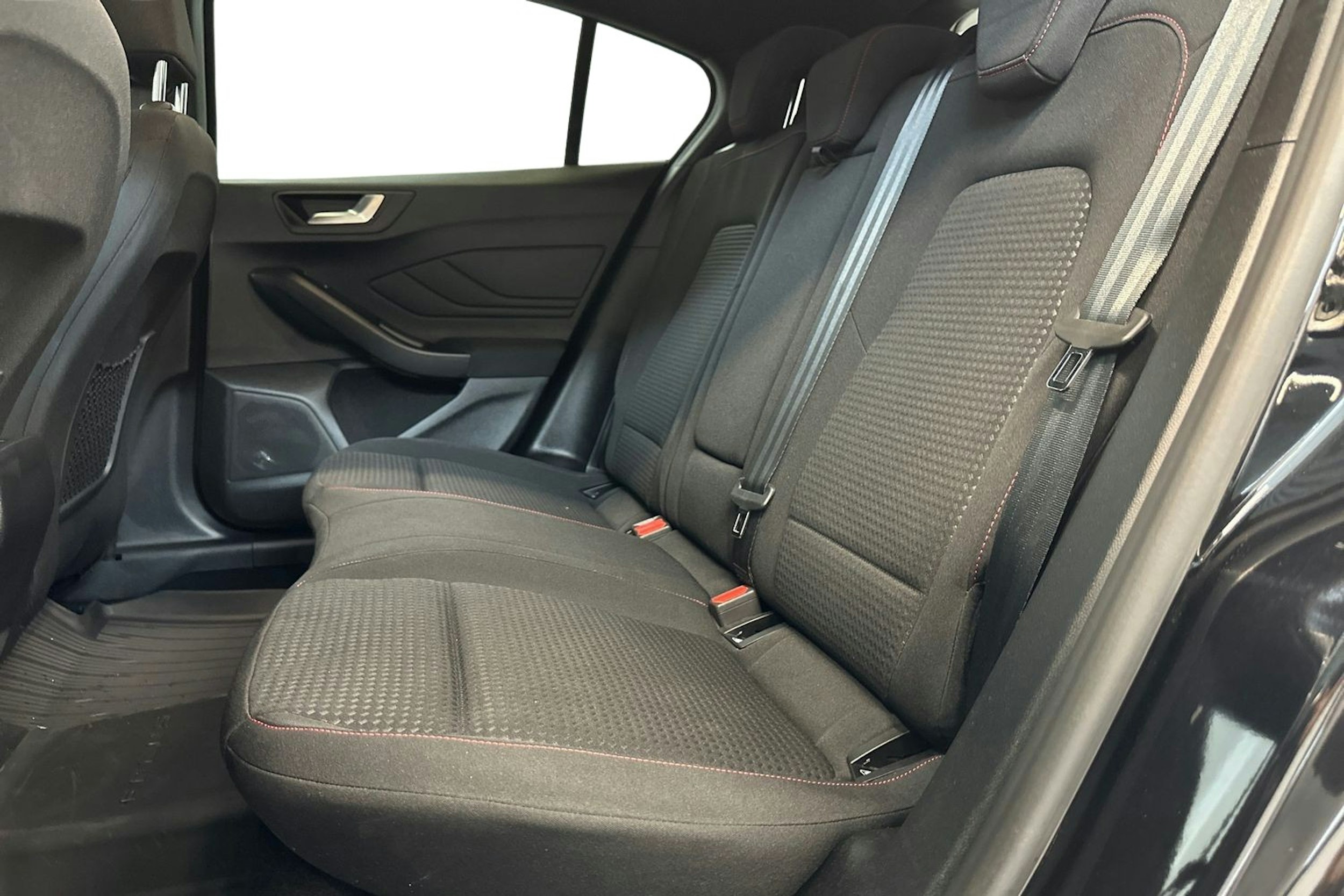 Musta Ford FOCUS 2023 kuva 10.