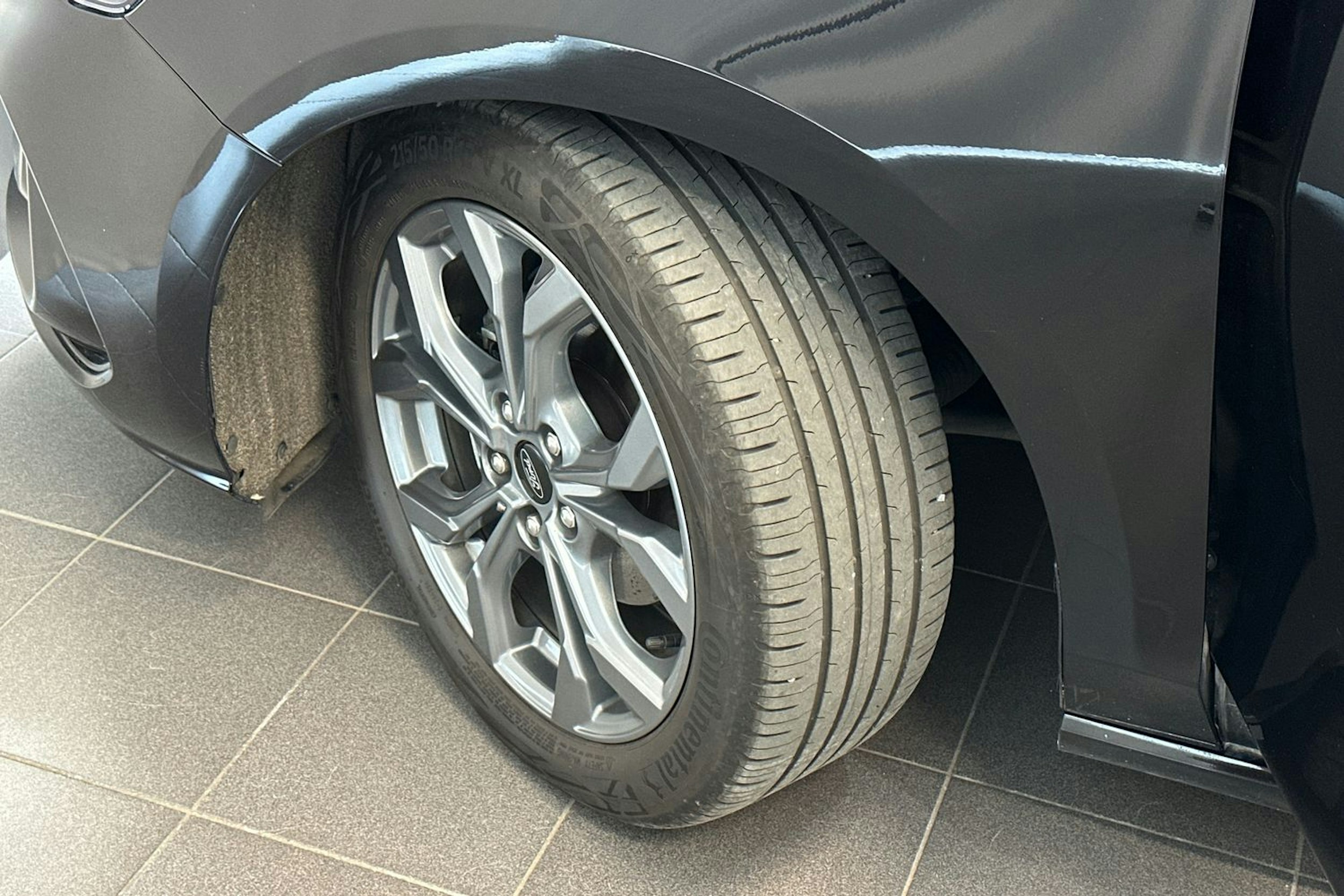 Musta Ford FOCUS 2023 kuva 13.