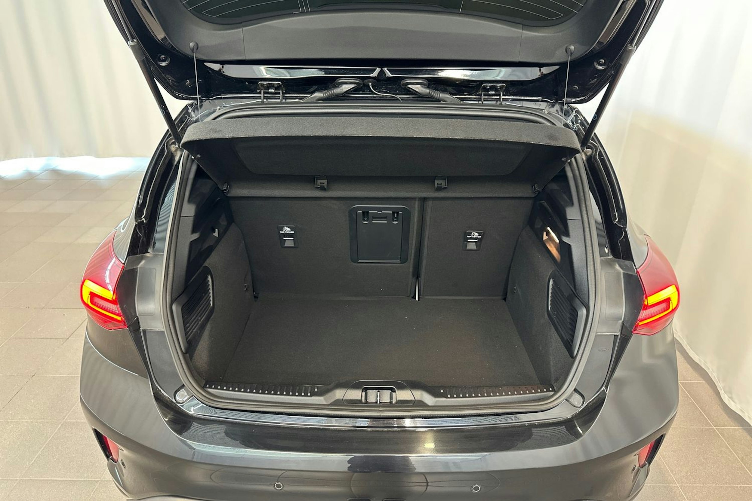 Musta Ford FOCUS 2023 kuva 15.