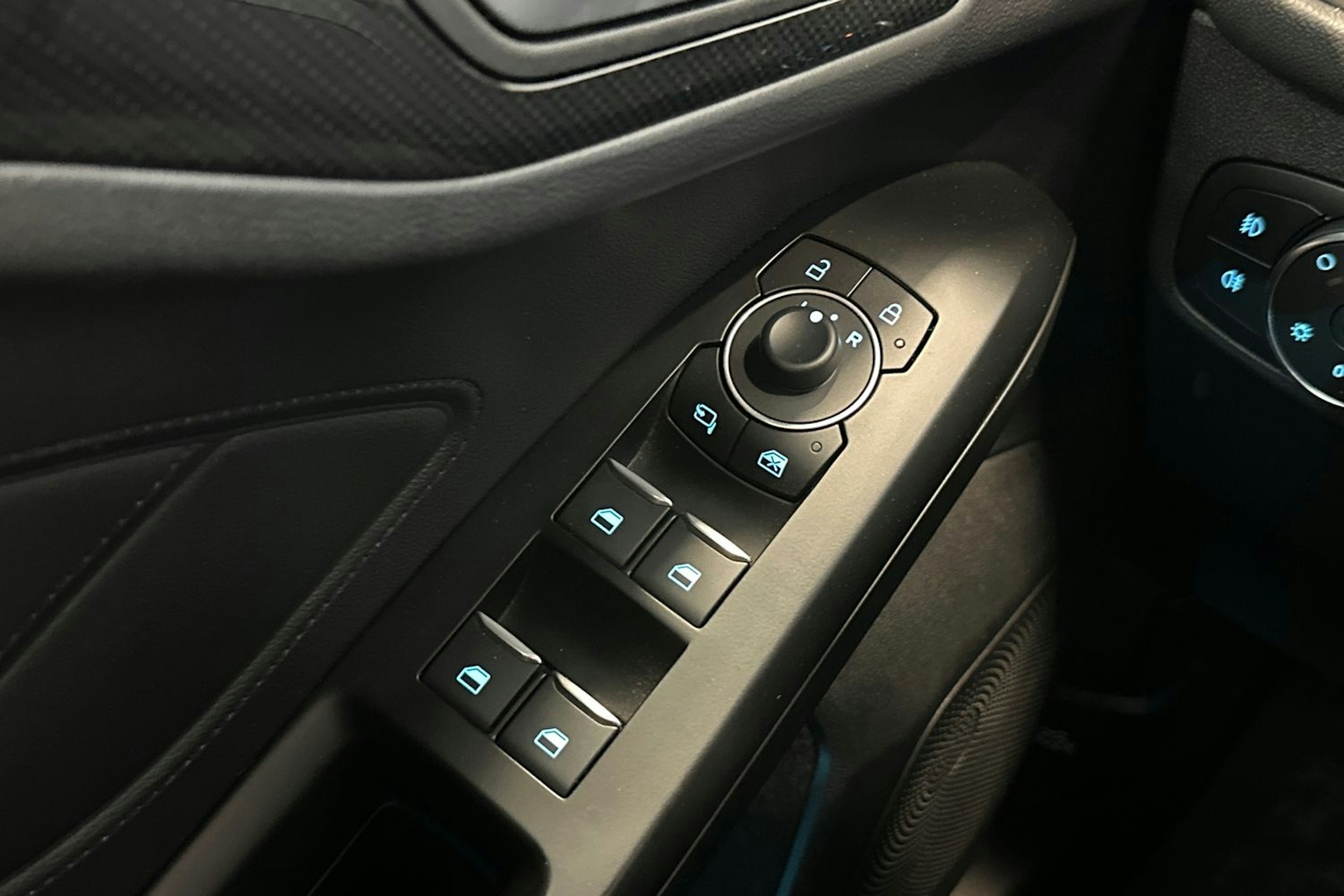 Musta Ford FOCUS 2023 kuva 16.