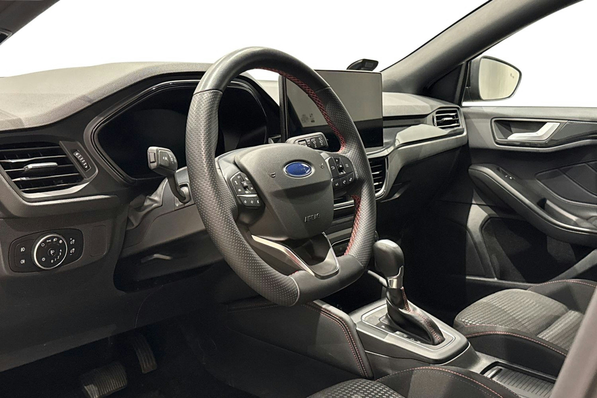 musta Ford Focus 2023 kuva 7.