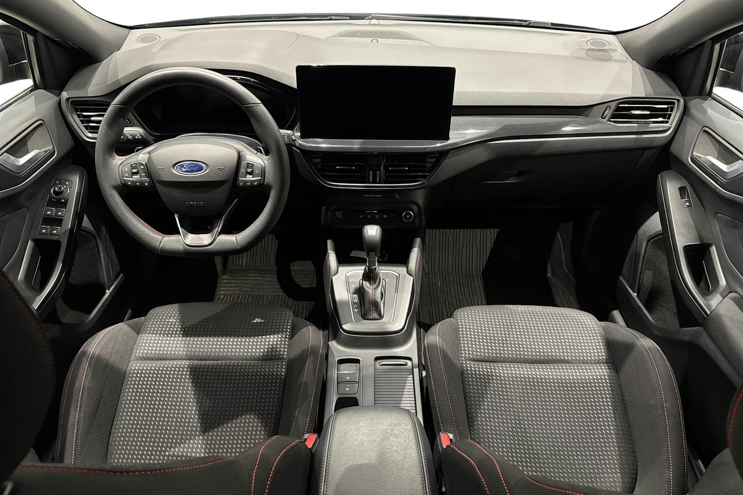 musta Ford Focus 2023 kuva 9.