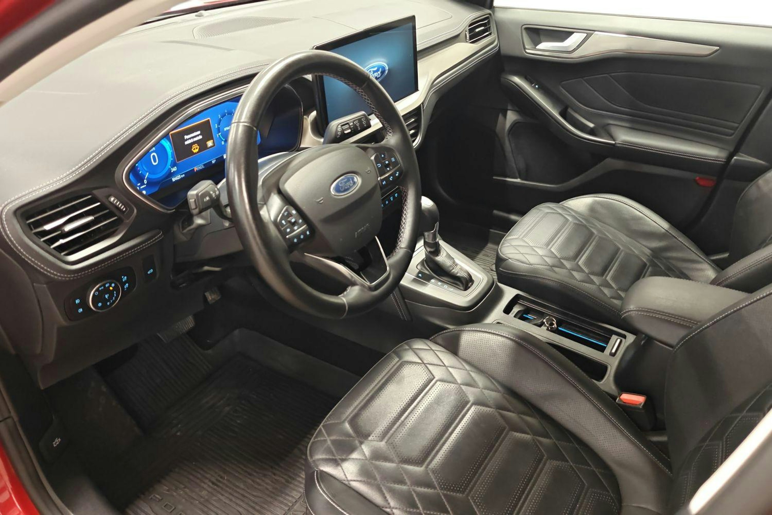 punainen Ford Focus 2023 kuva 7.