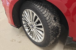 punainen Ford Focus 2023 kuva 13.