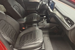 punainen Ford Focus 2023 kuva 14.