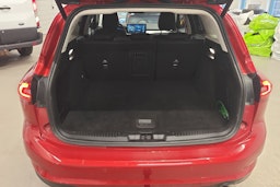 punainen Ford Focus 2023 kuva 16.