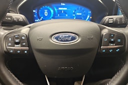 punainen Ford Focus 2023 kuva 18.