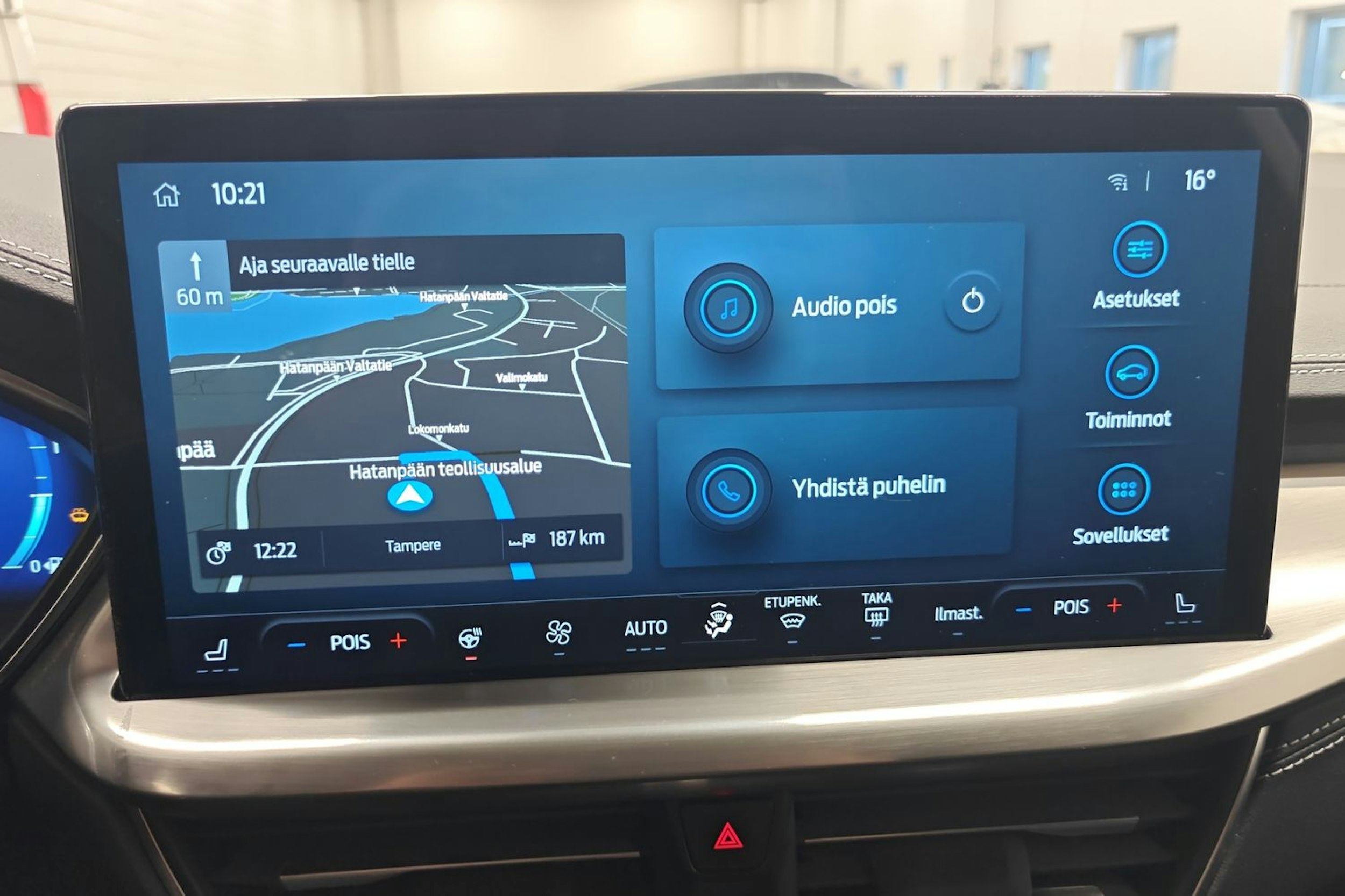 punainen Ford Focus 2023 kuva 20.