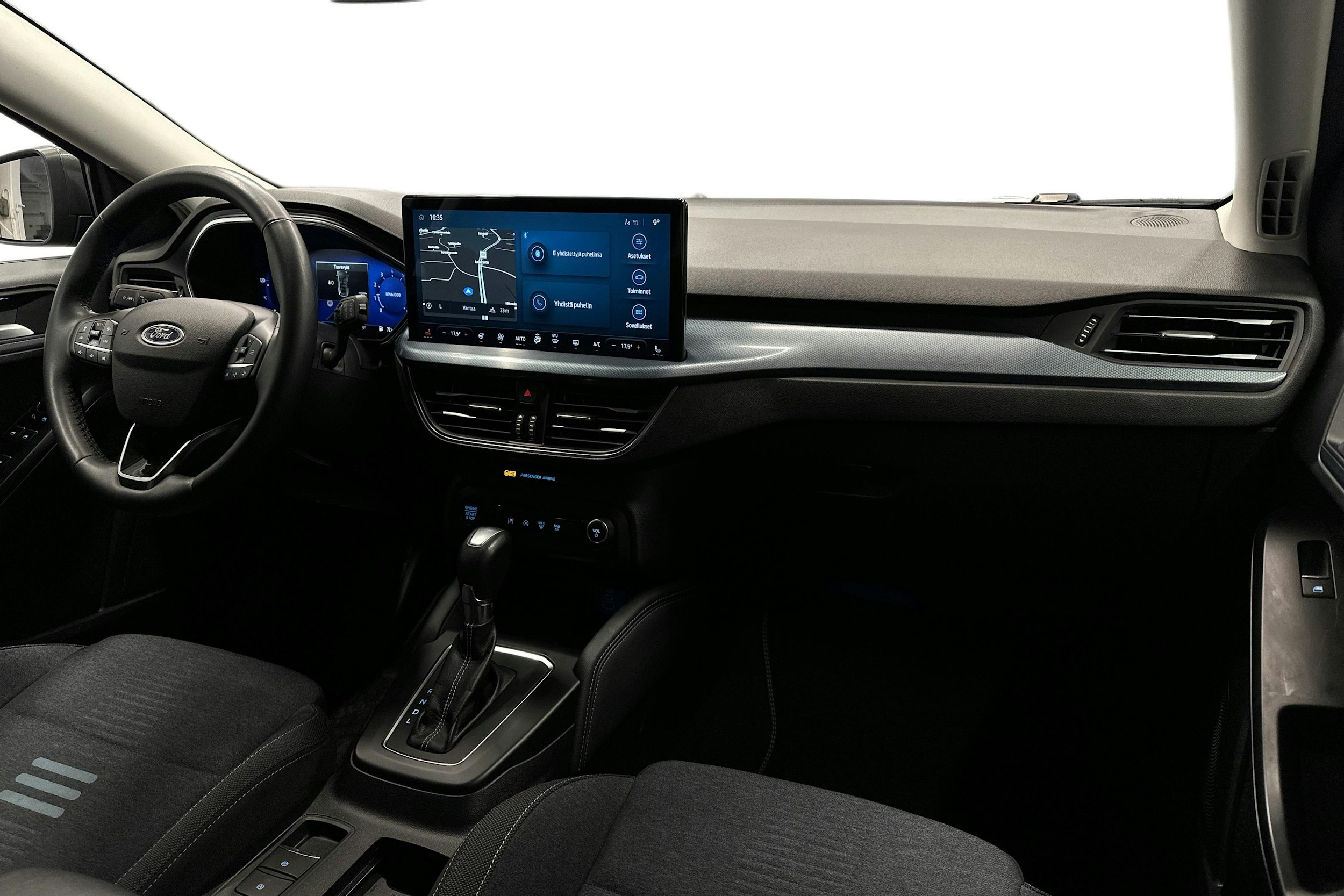 harmaa Ford Focus 2024 kuva 9.