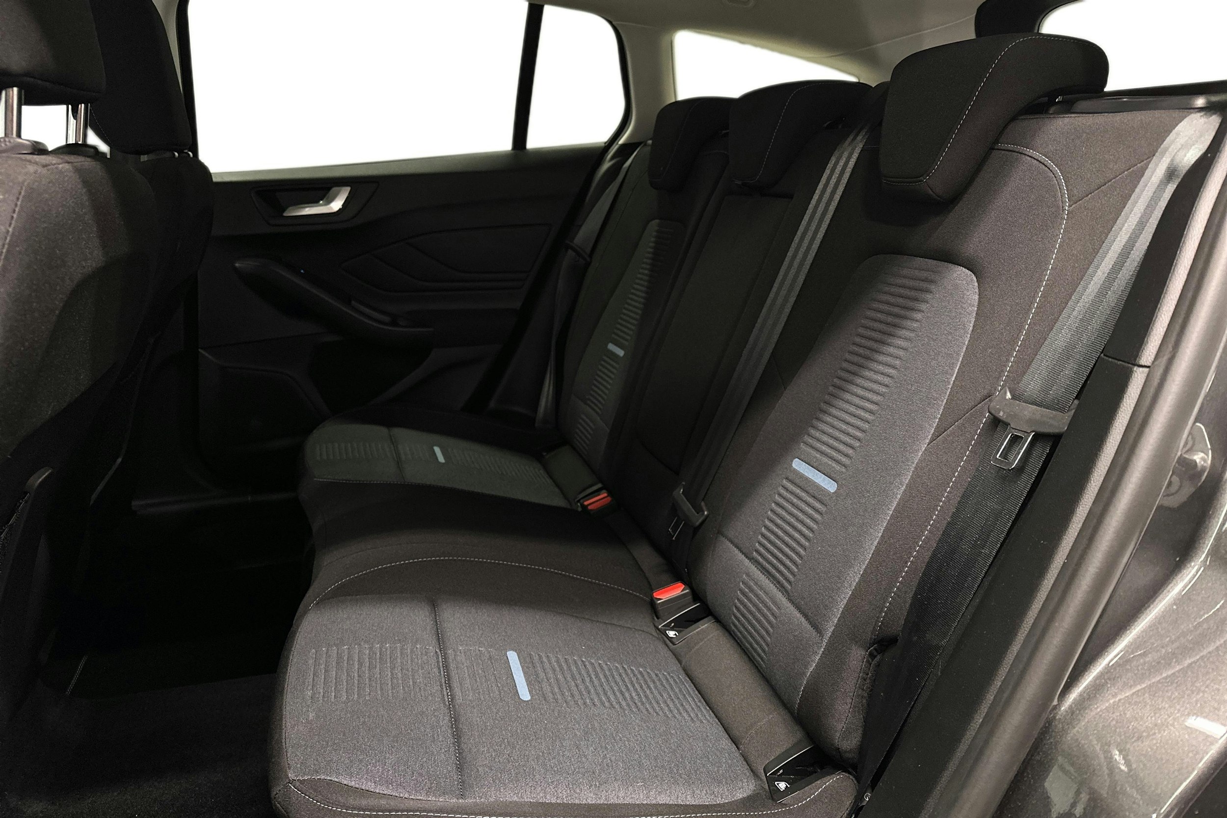 harmaa Ford Focus 2024 kuva 10.