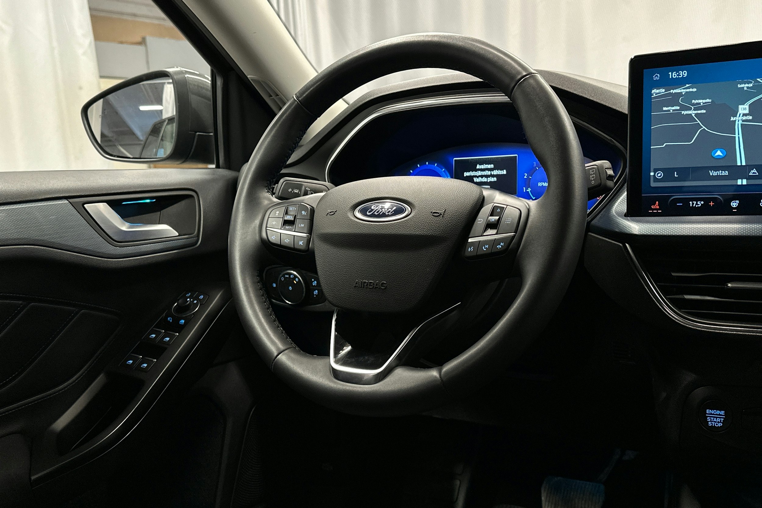 harmaa Ford Focus 2024 kuva 16.