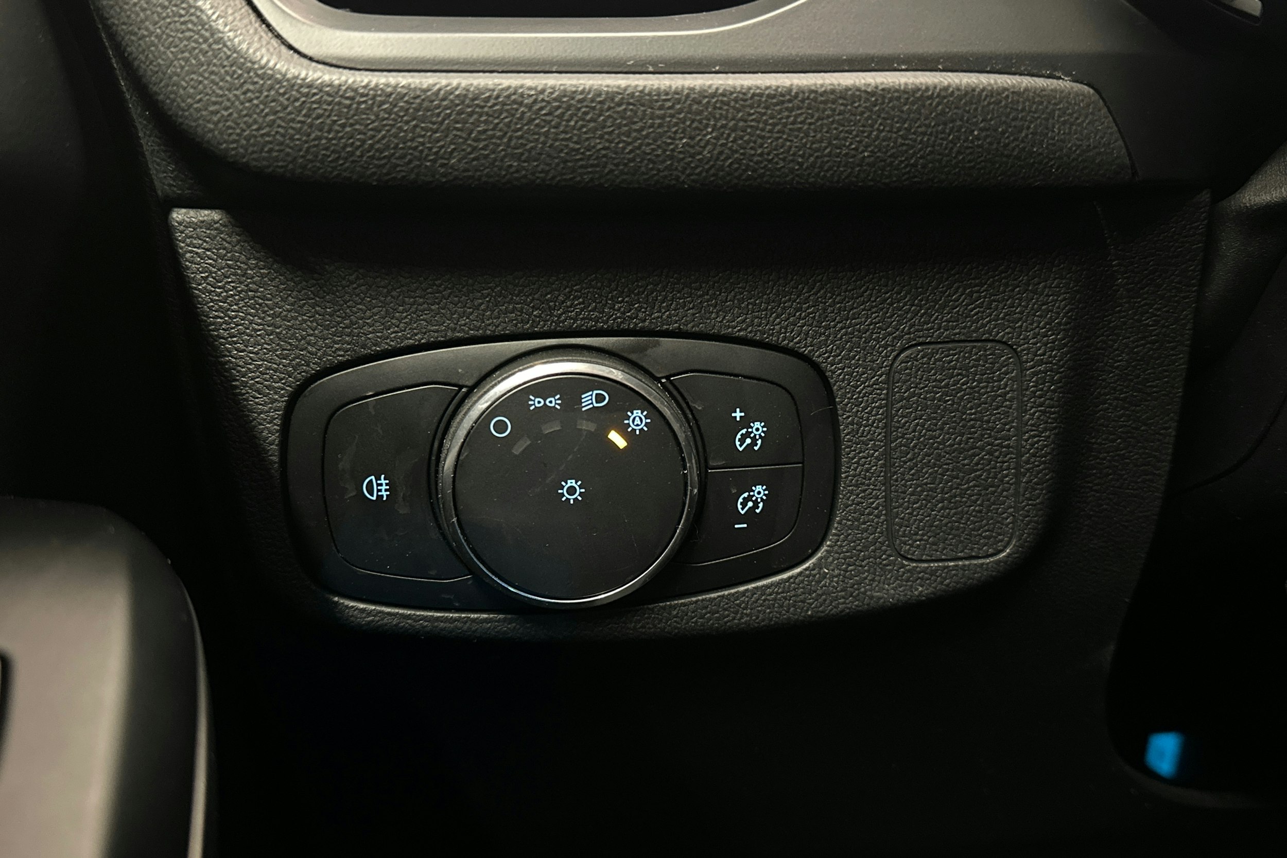 harmaa Ford Focus 2024 kuva 19.