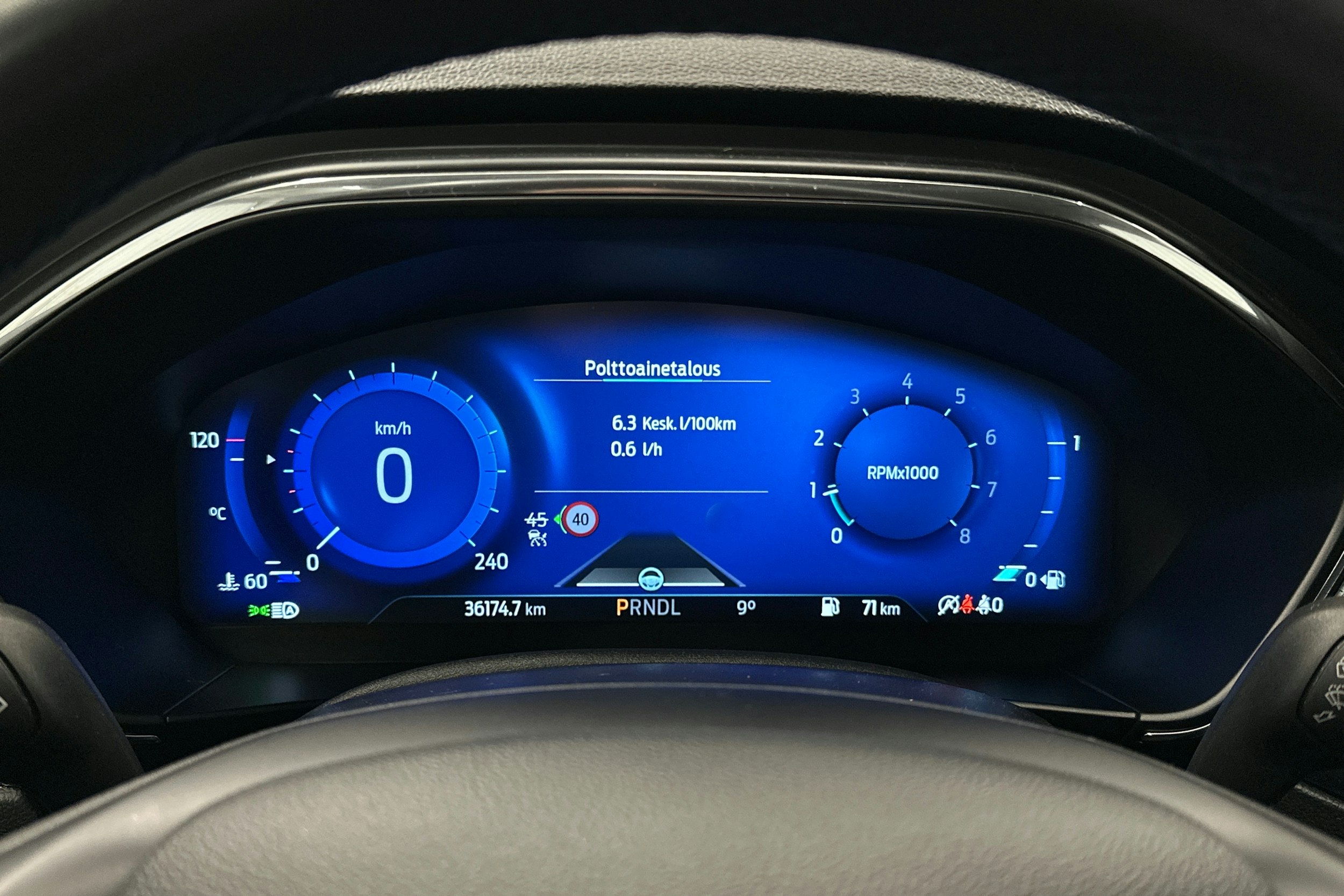 harmaa Ford Focus 2024 kuva 20.