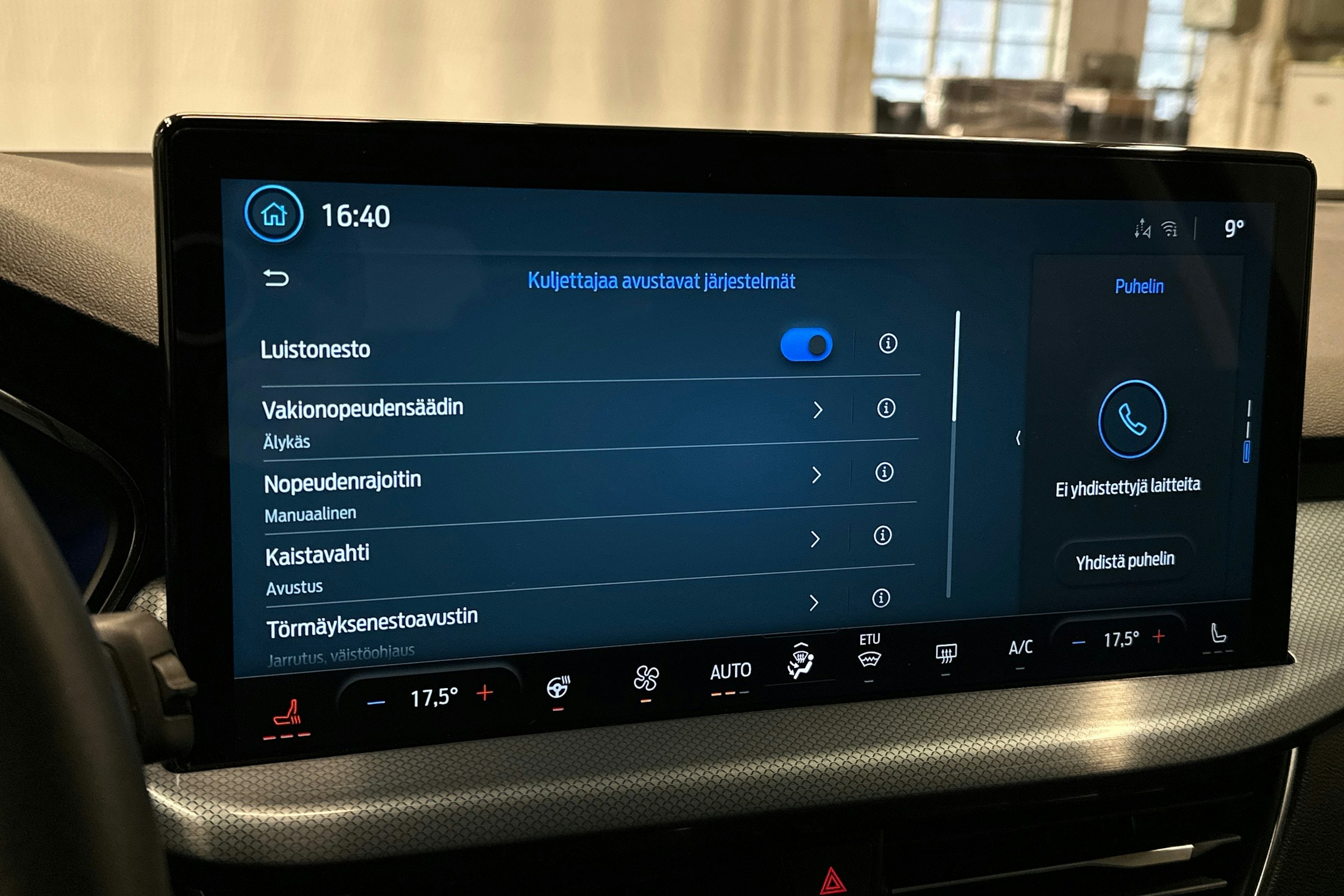 harmaa Ford Focus 2024 kuva 22.