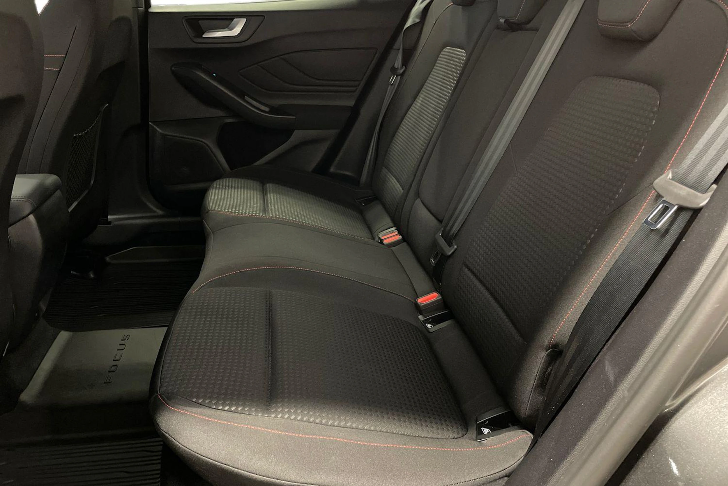 Harmaa Ford FOCUS 2024 kuva 8.
