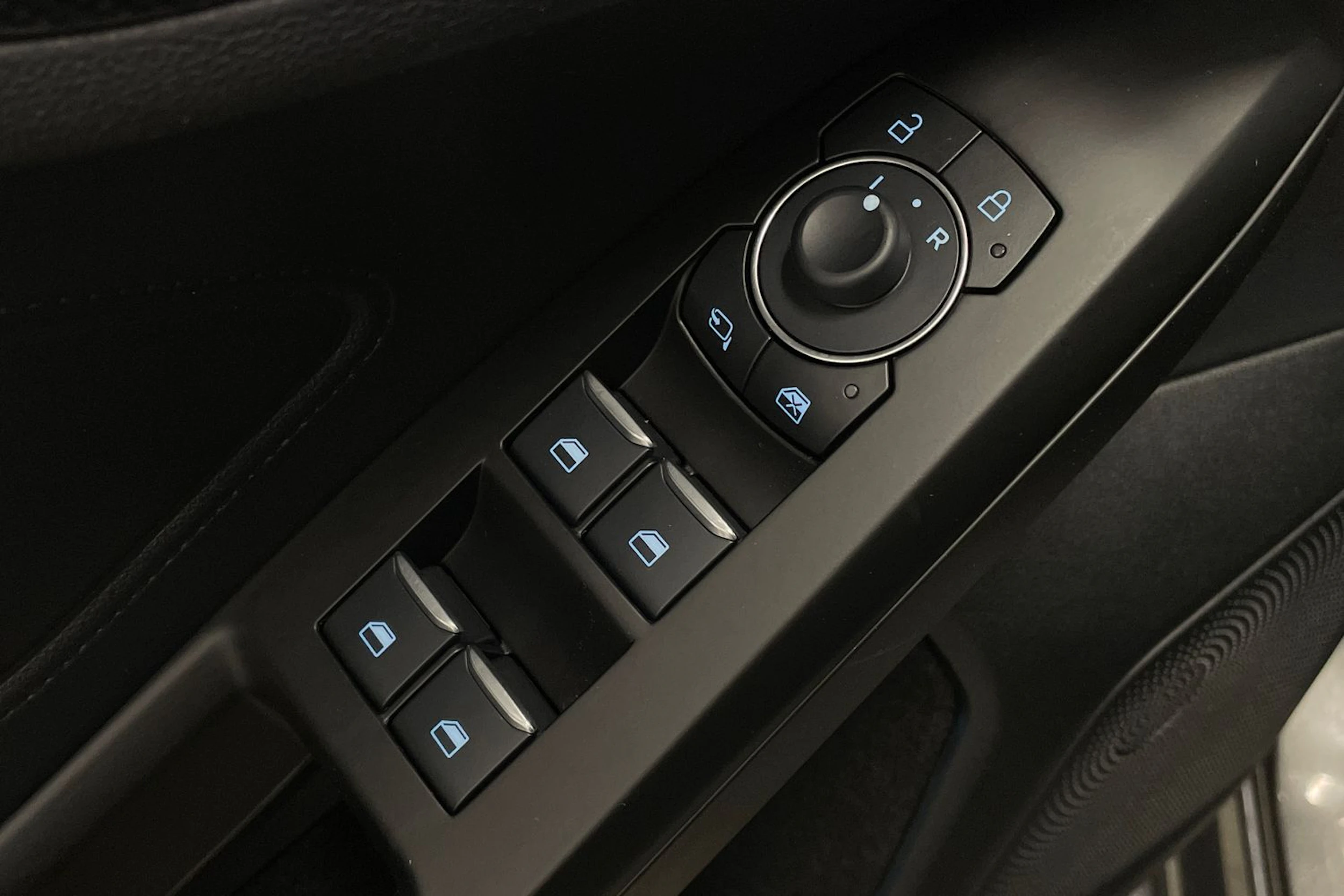 Harmaa Ford FOCUS 2024 kuva 11.