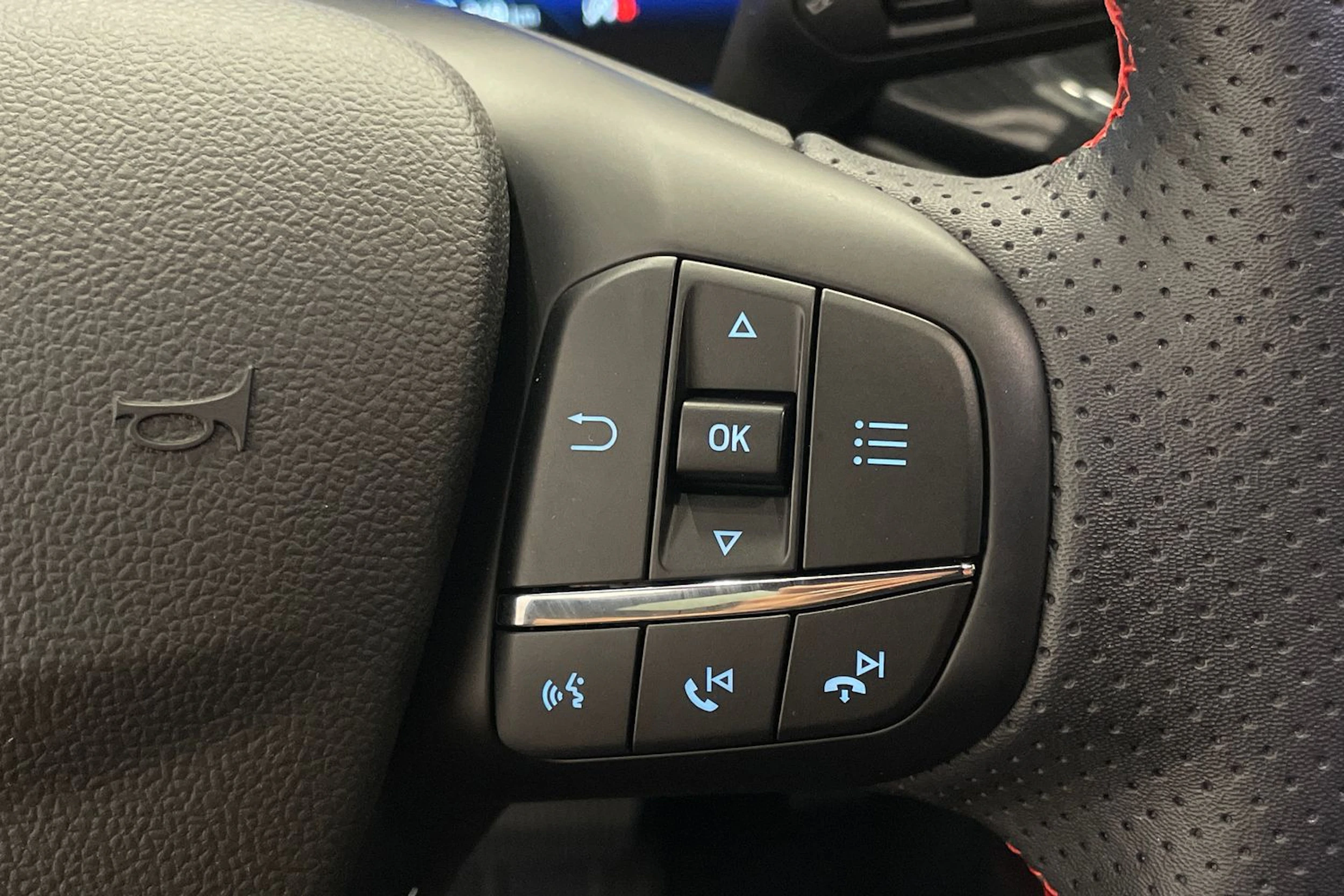 Harmaa Ford FOCUS 2024 kuva 14.