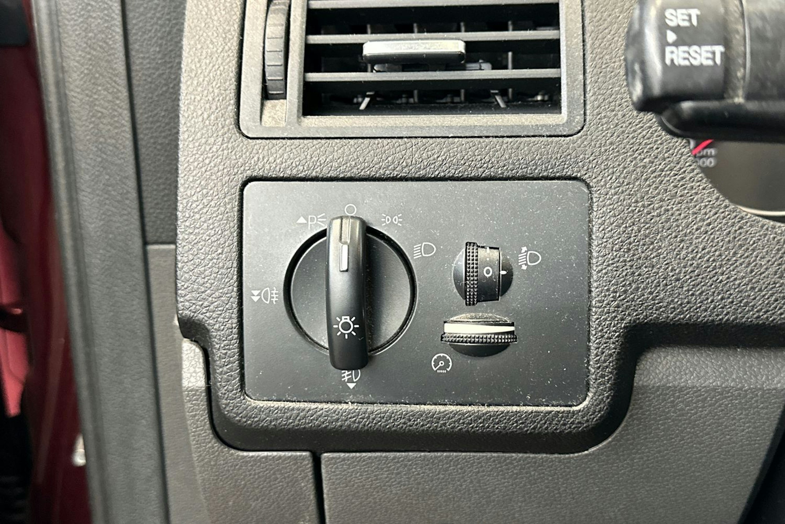 Punainen Ford Focus C-Max 2004 kuva 13.