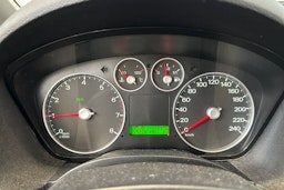 Punainen Ford Focus C-Max 2004 kuva 14.