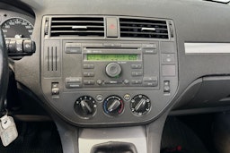Punainen Ford Focus C-Max 2004 kuva 15.