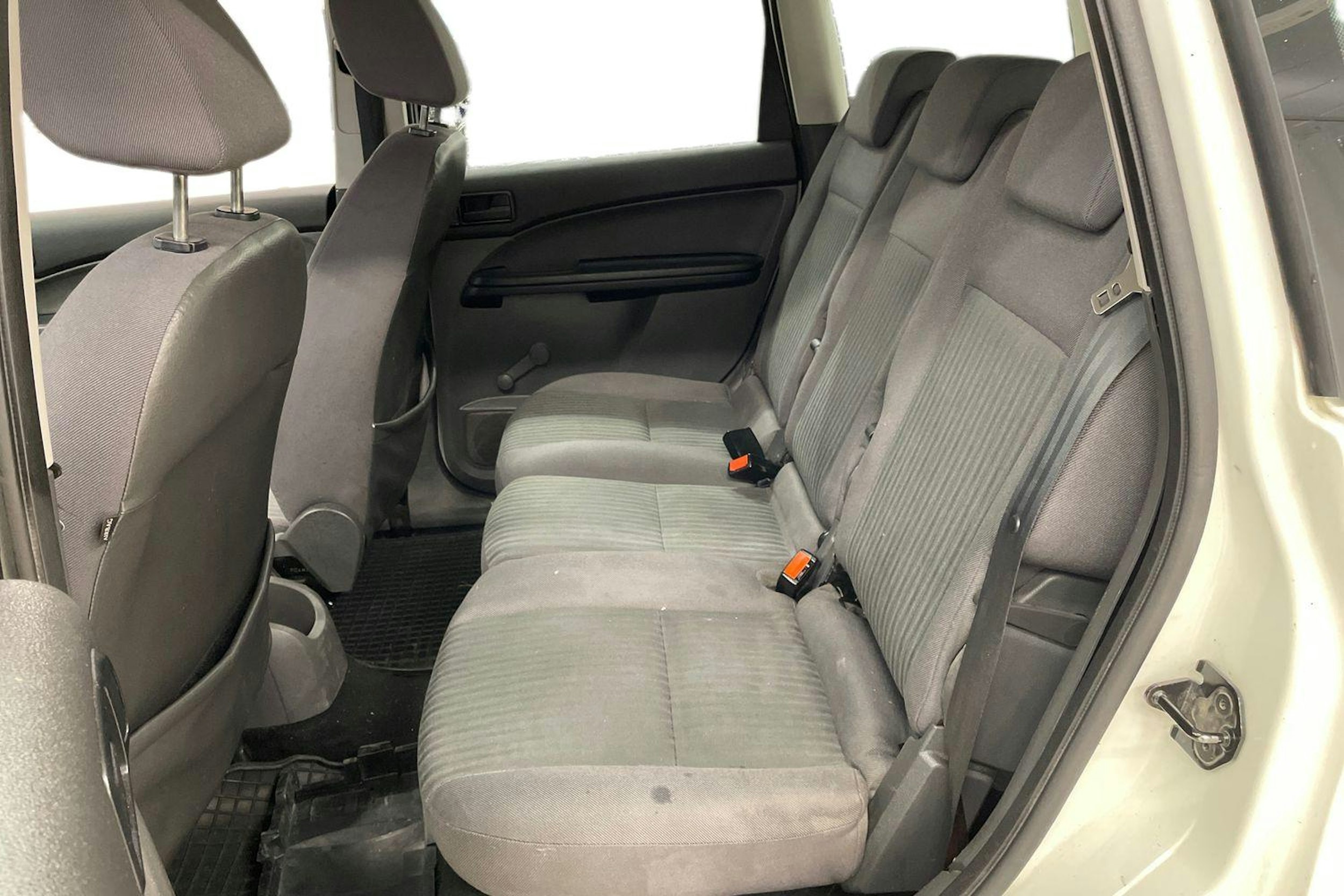 Valkoinen Ford Focus C-Max 2005 kuva 8.