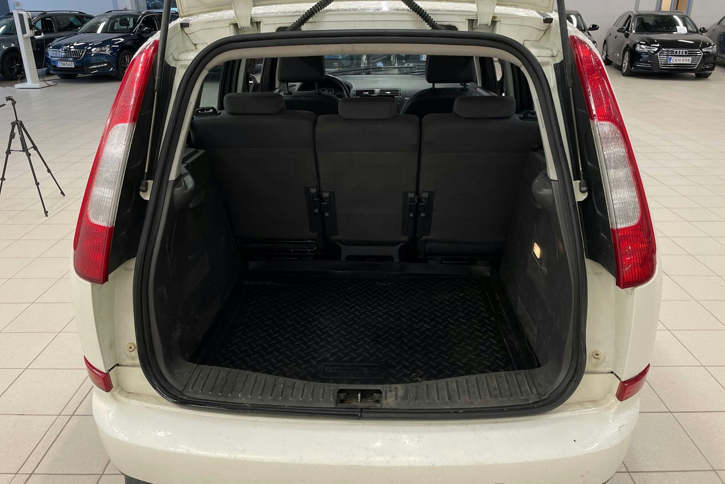 Valkoinen Ford Focus C-Max 2005 kuva 23.
