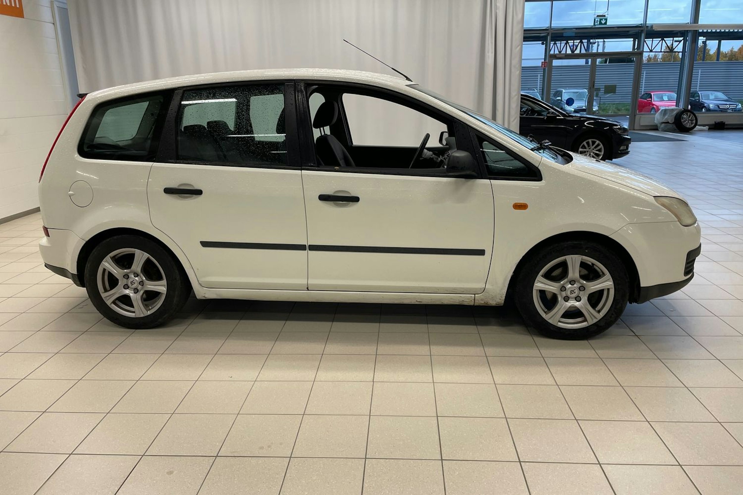 Valkoinen Ford Focus C-Max 2005 kuva 28.