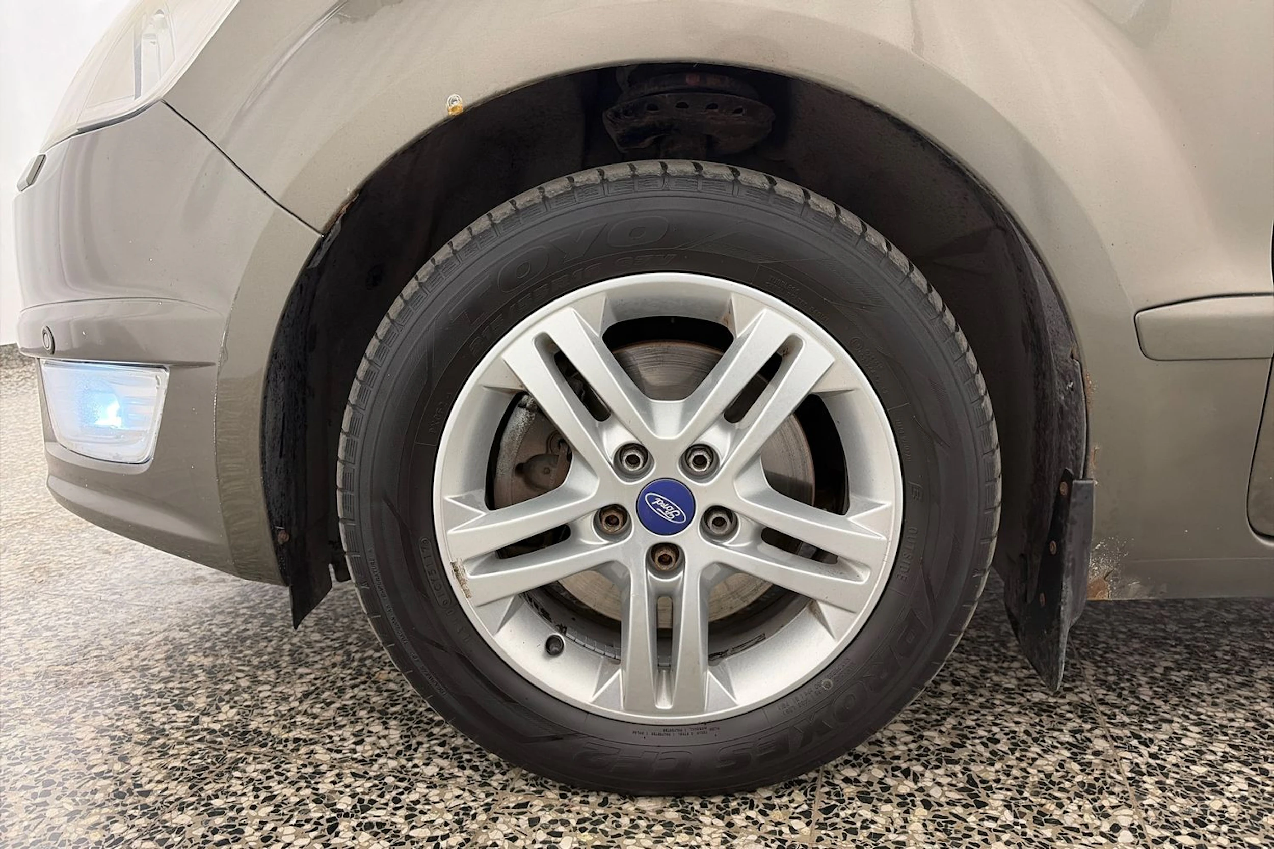 harmaa Ford Galaxy 2010 kuva 10.