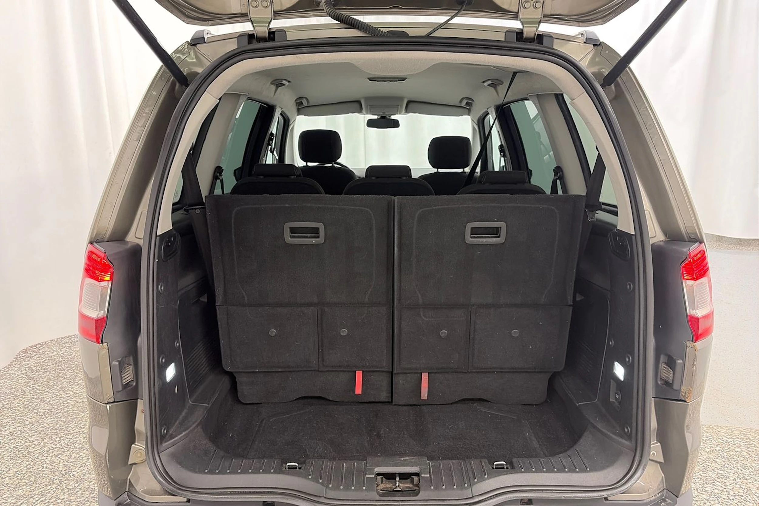 harmaa Ford Galaxy 2010 kuva 12.