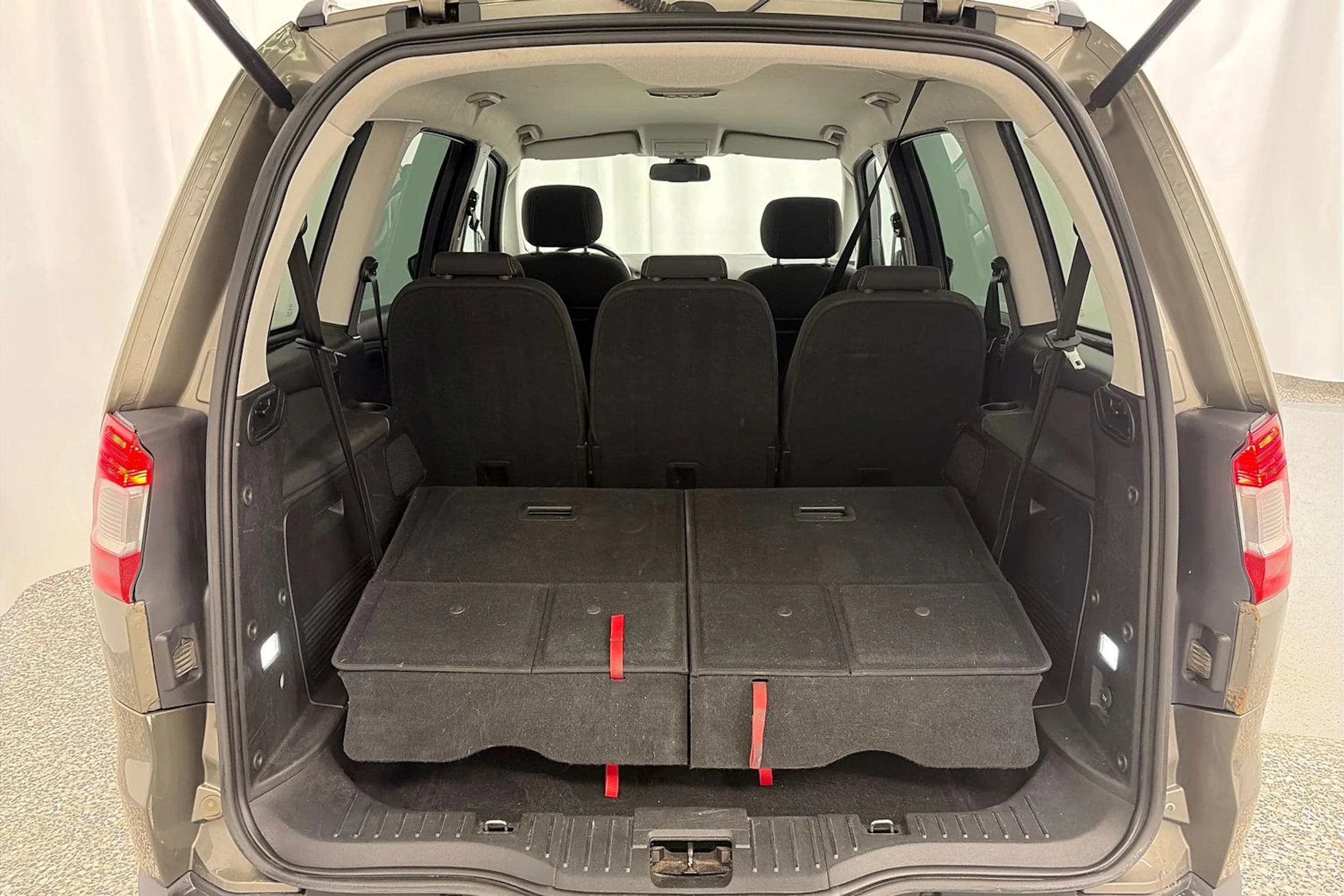 harmaa Ford Galaxy 2010 kuva 13.