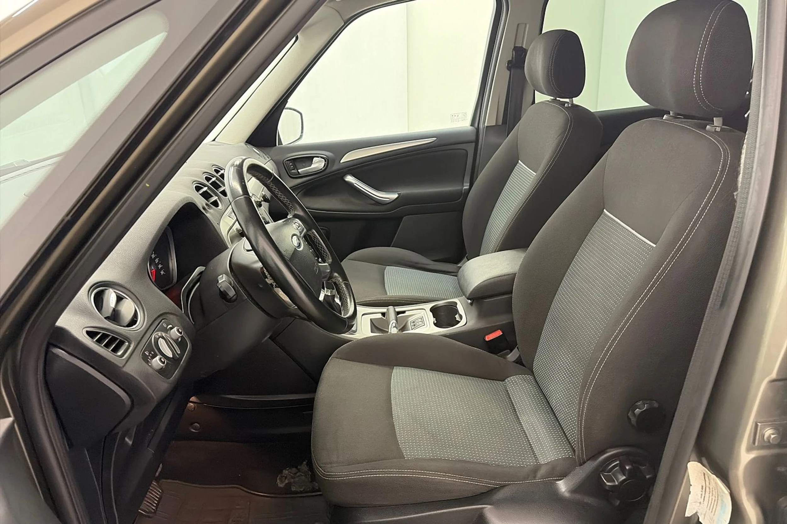 harmaa Ford Galaxy 2010 kuva 14.