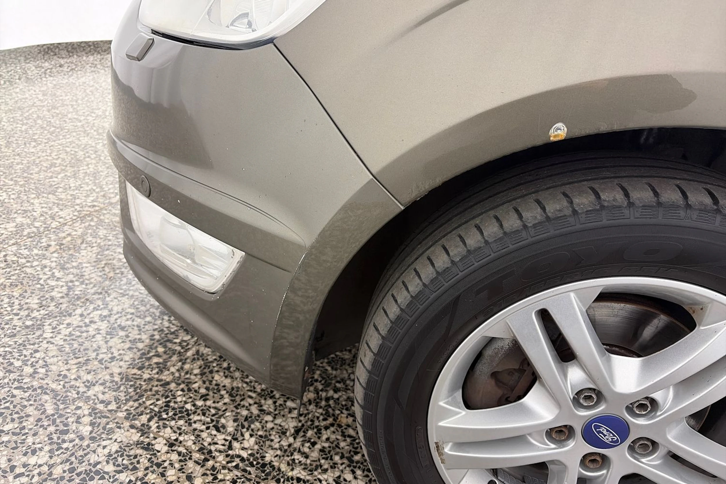 harmaa Ford Galaxy 2010 kuva 25.