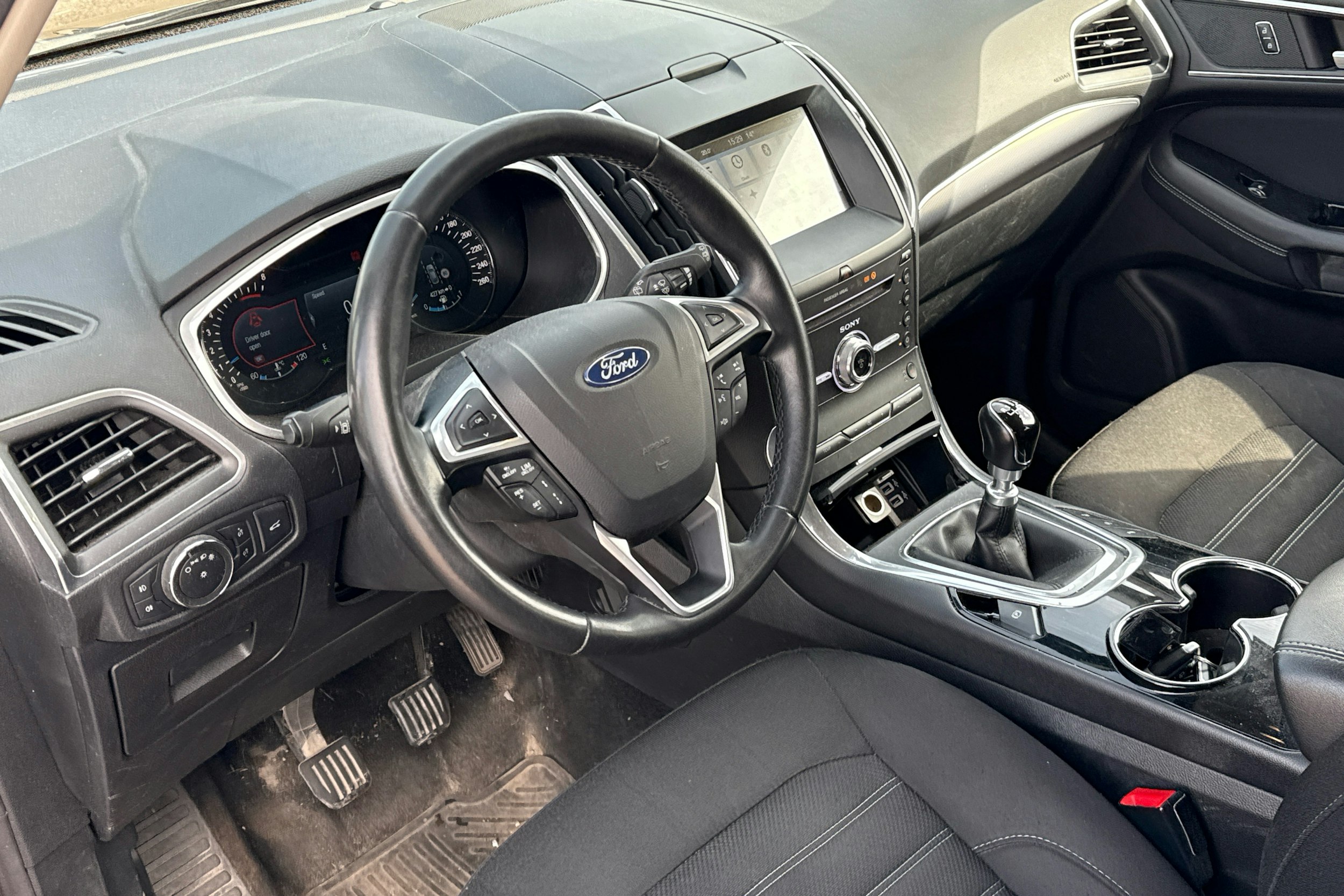 Harmaa Ford GALAXY 2016 kuva 3.