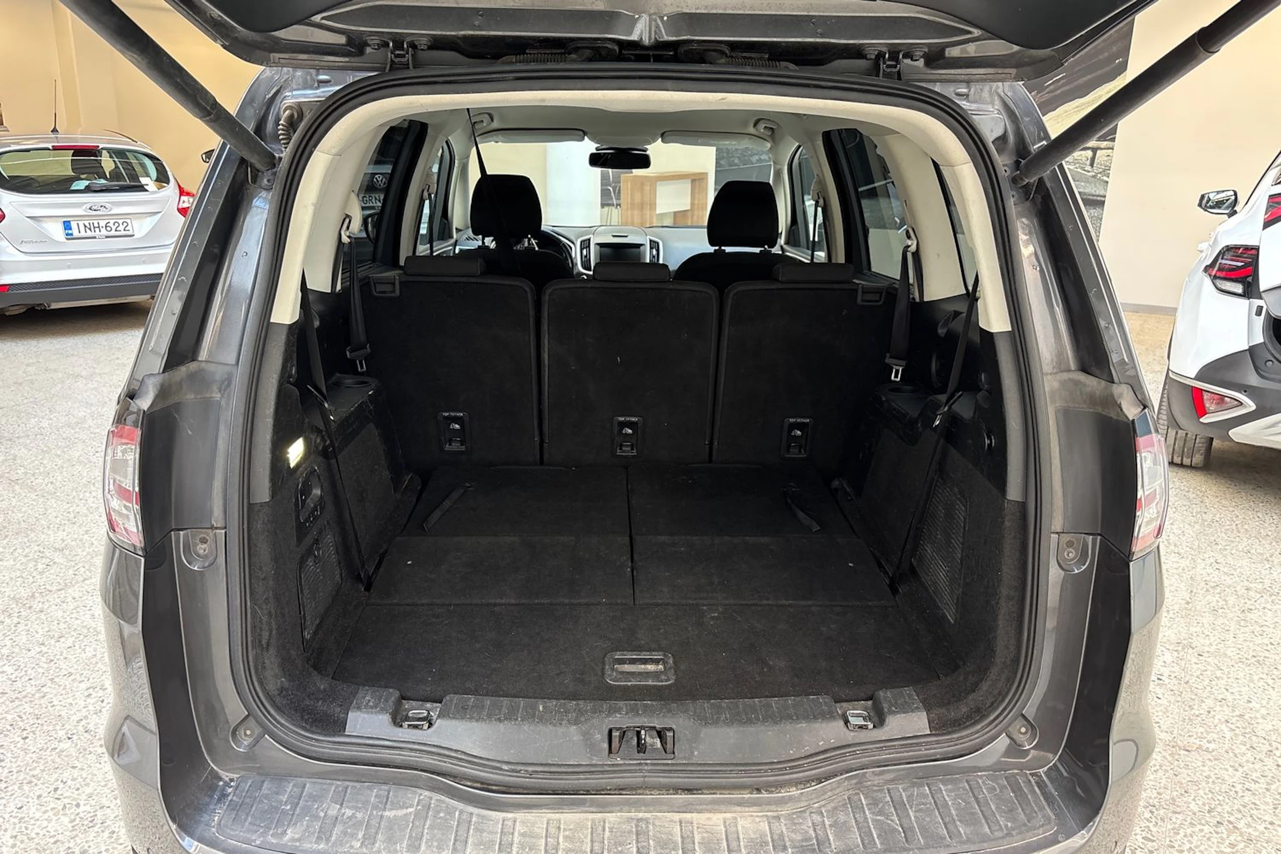 Harmaa Ford GALAXY 2016 kuva 13.